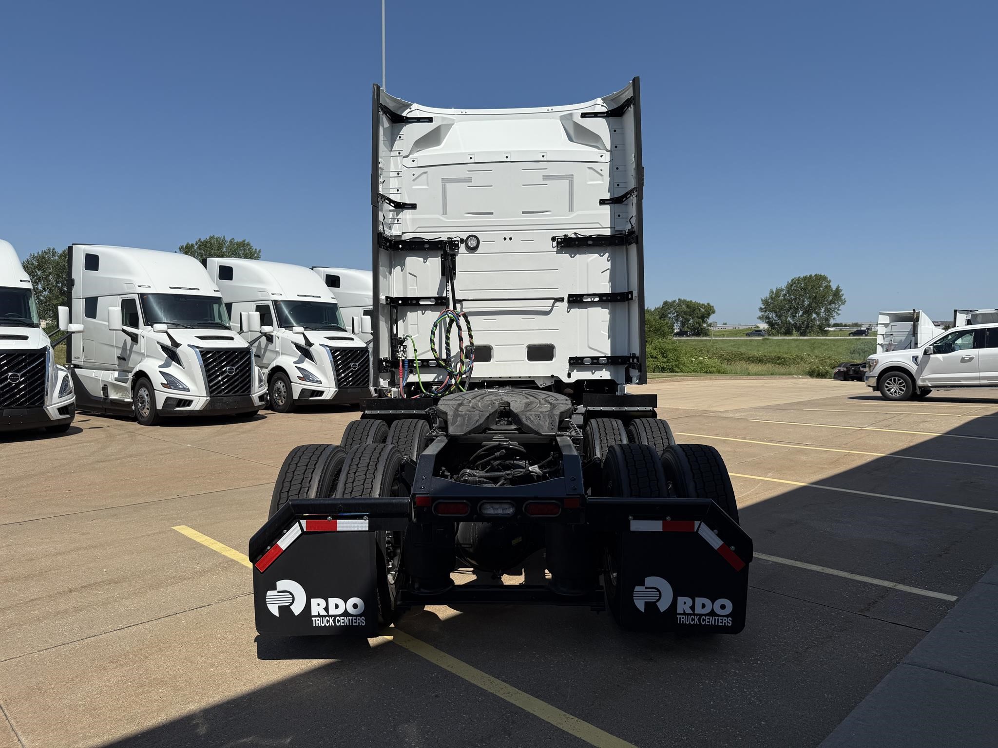 2026 VOLVO VNL64T640 - image 5 of 6