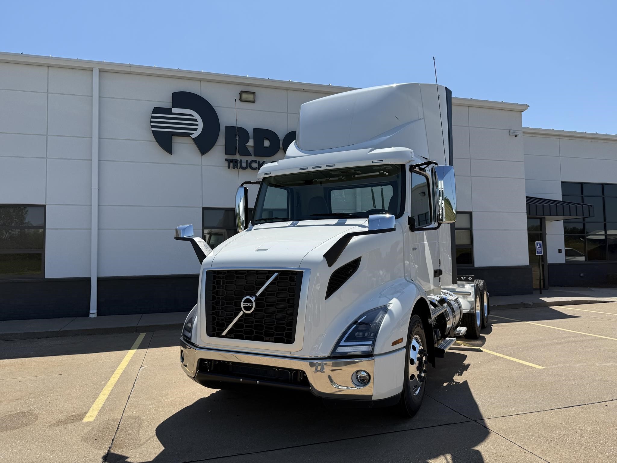 2026 VOLVO VNR64T300 - image 1 of 6