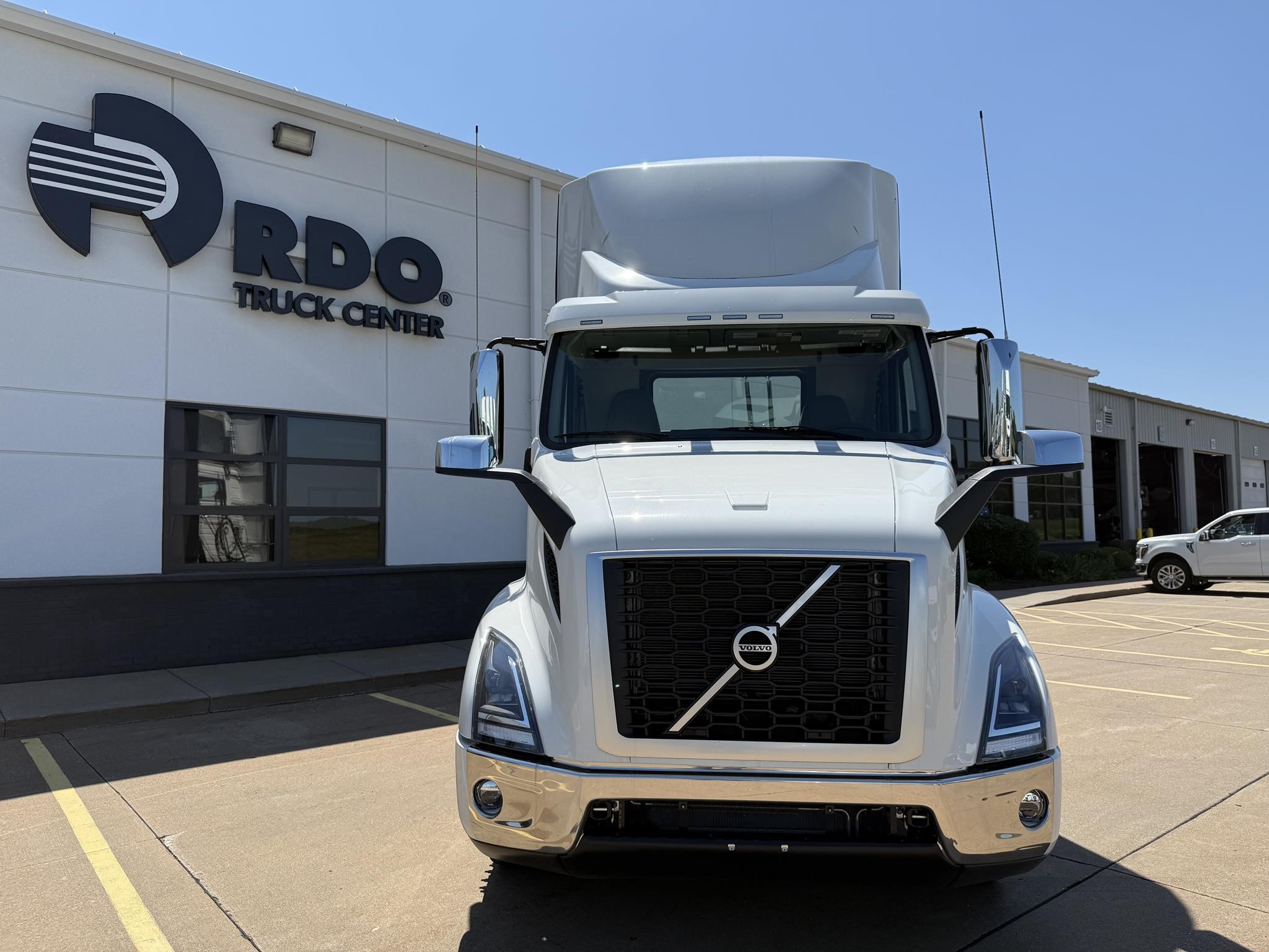 2026 VOLVO VNR64T300 - image 2 of 6