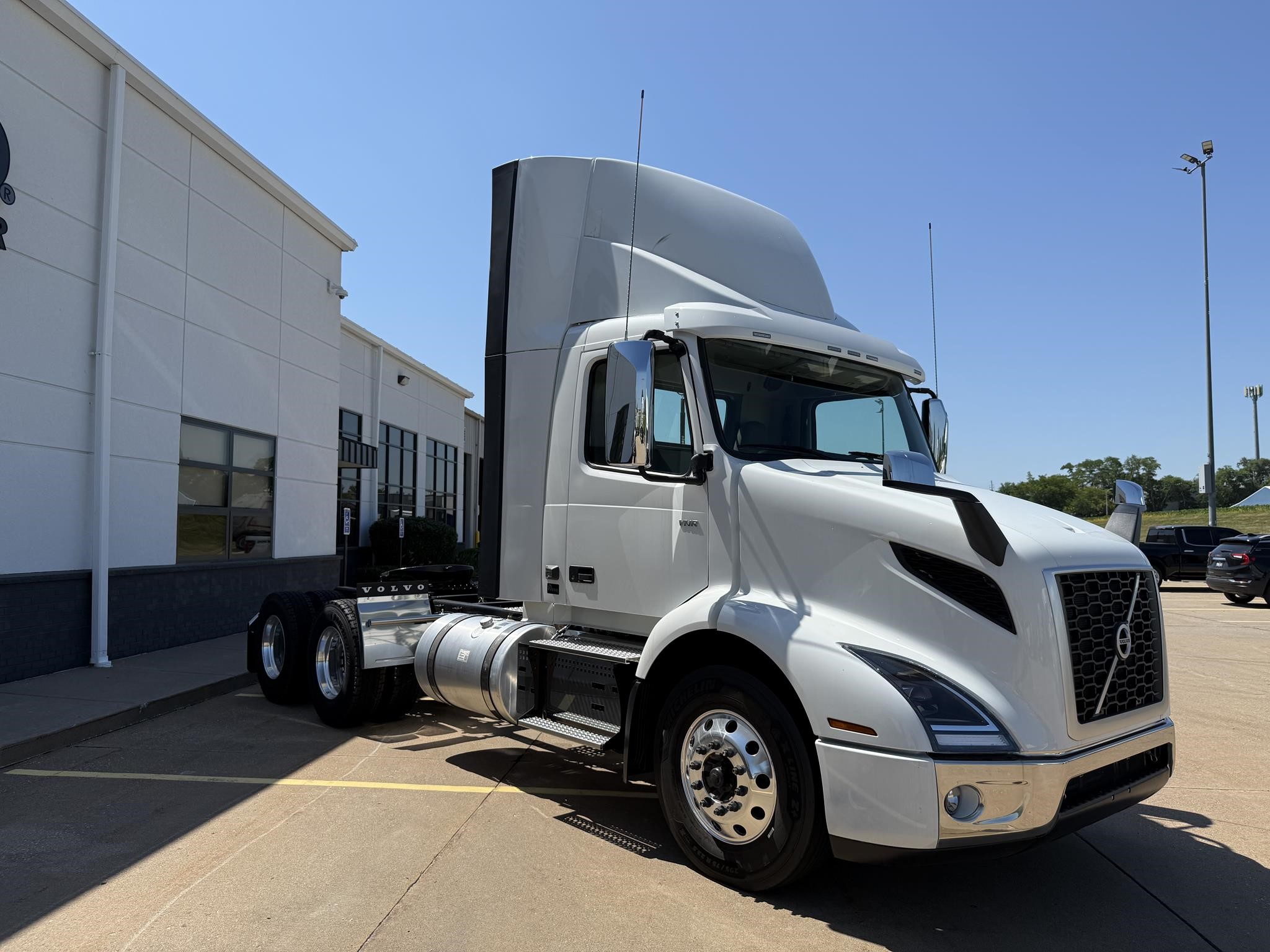 2026 VOLVO VNR64T300 - image 3 of 6