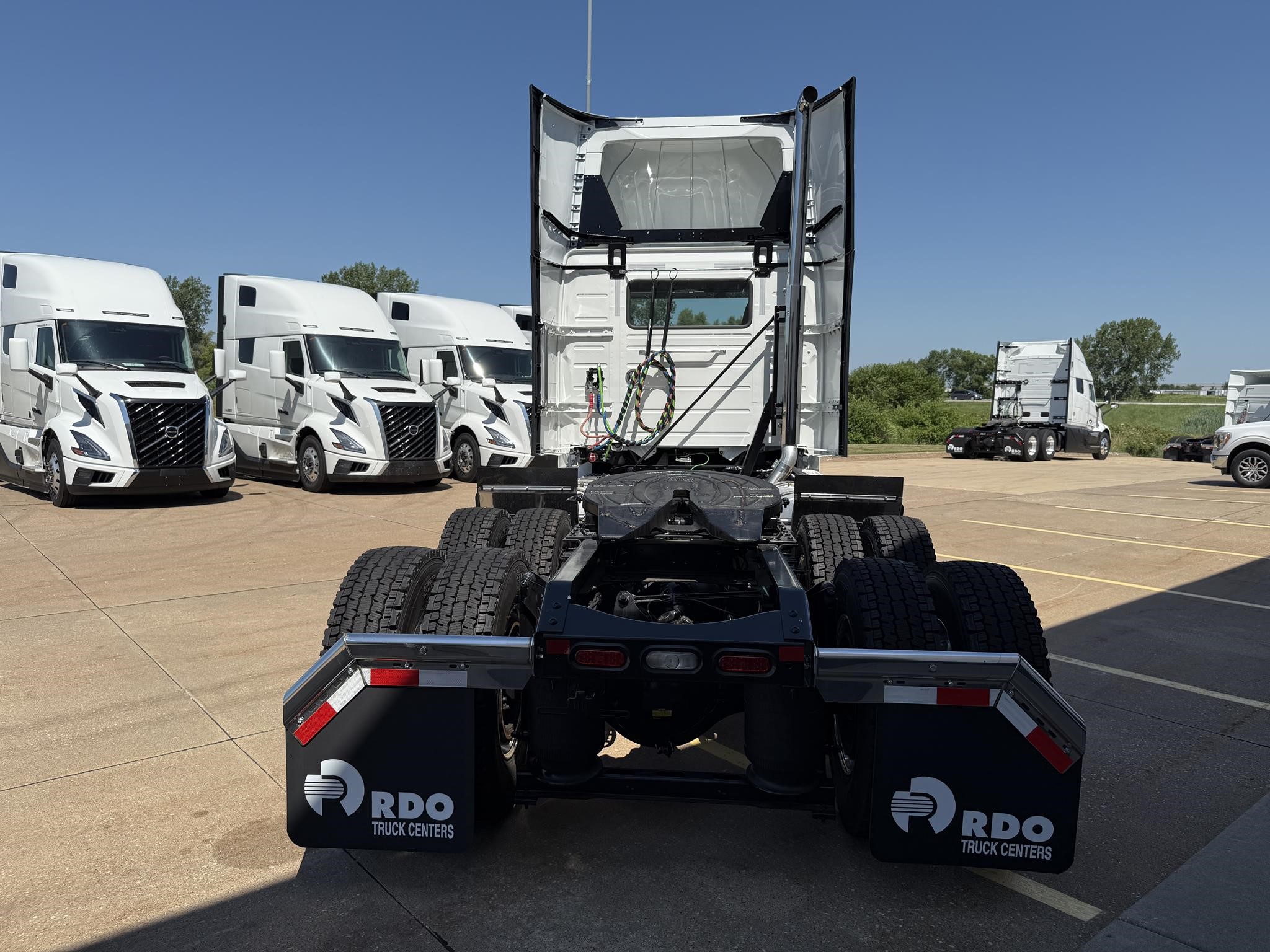 2026 VOLVO VNR64T300 - image 5 of 6