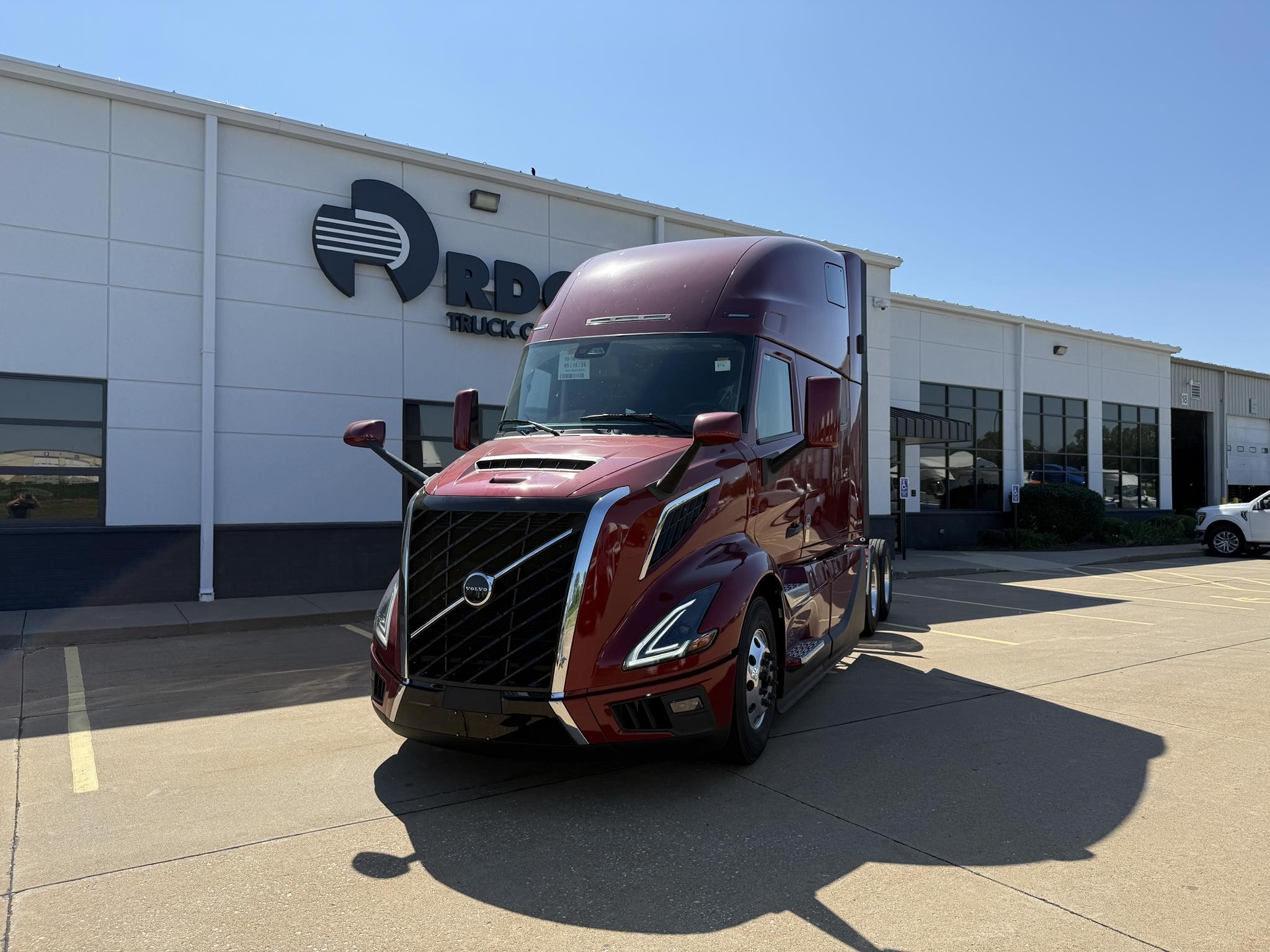 2026 VOLVO VNL64T860 - image 1 of 6