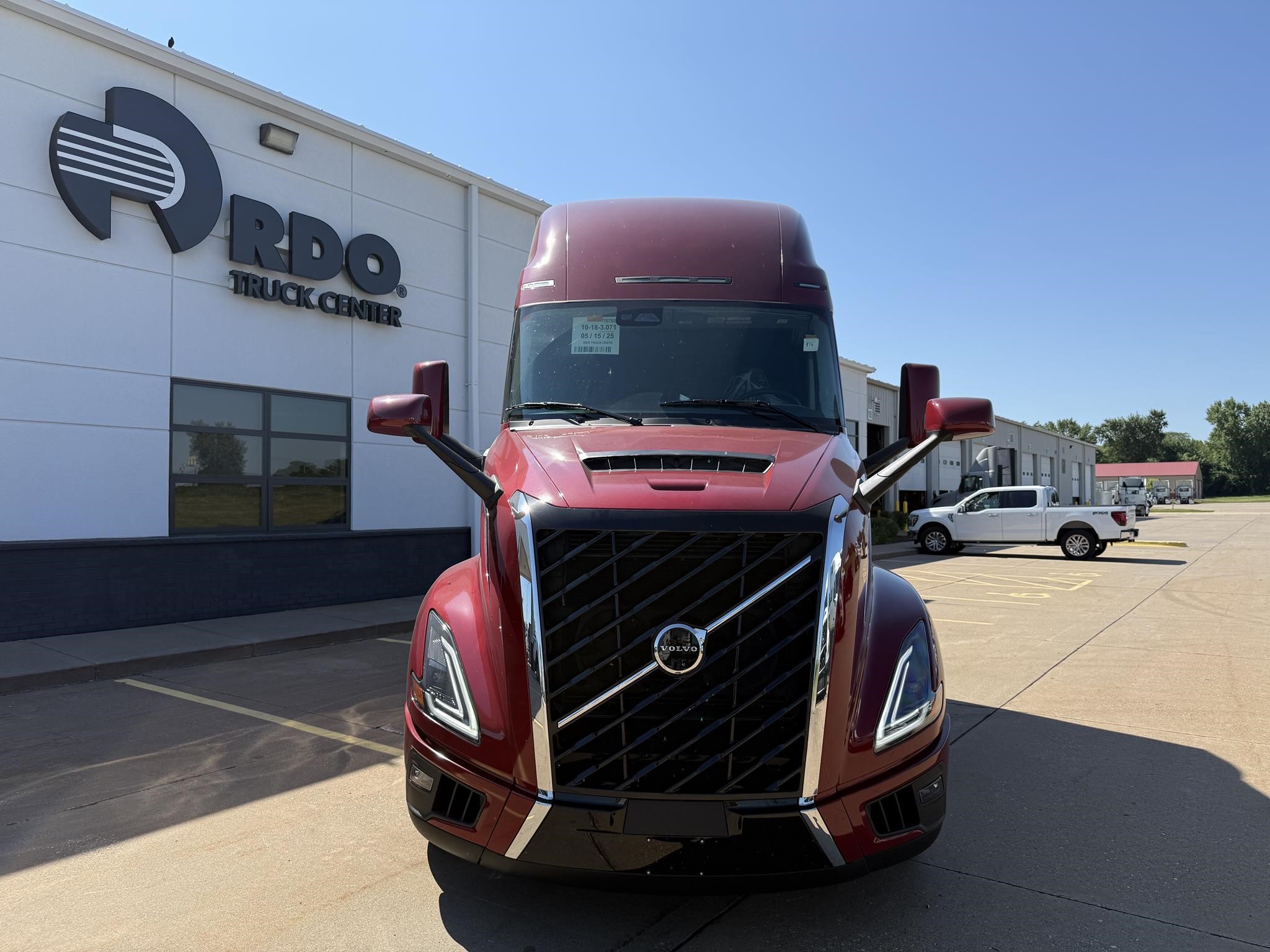 2026 VOLVO VNL64T860 - image 2 of 6