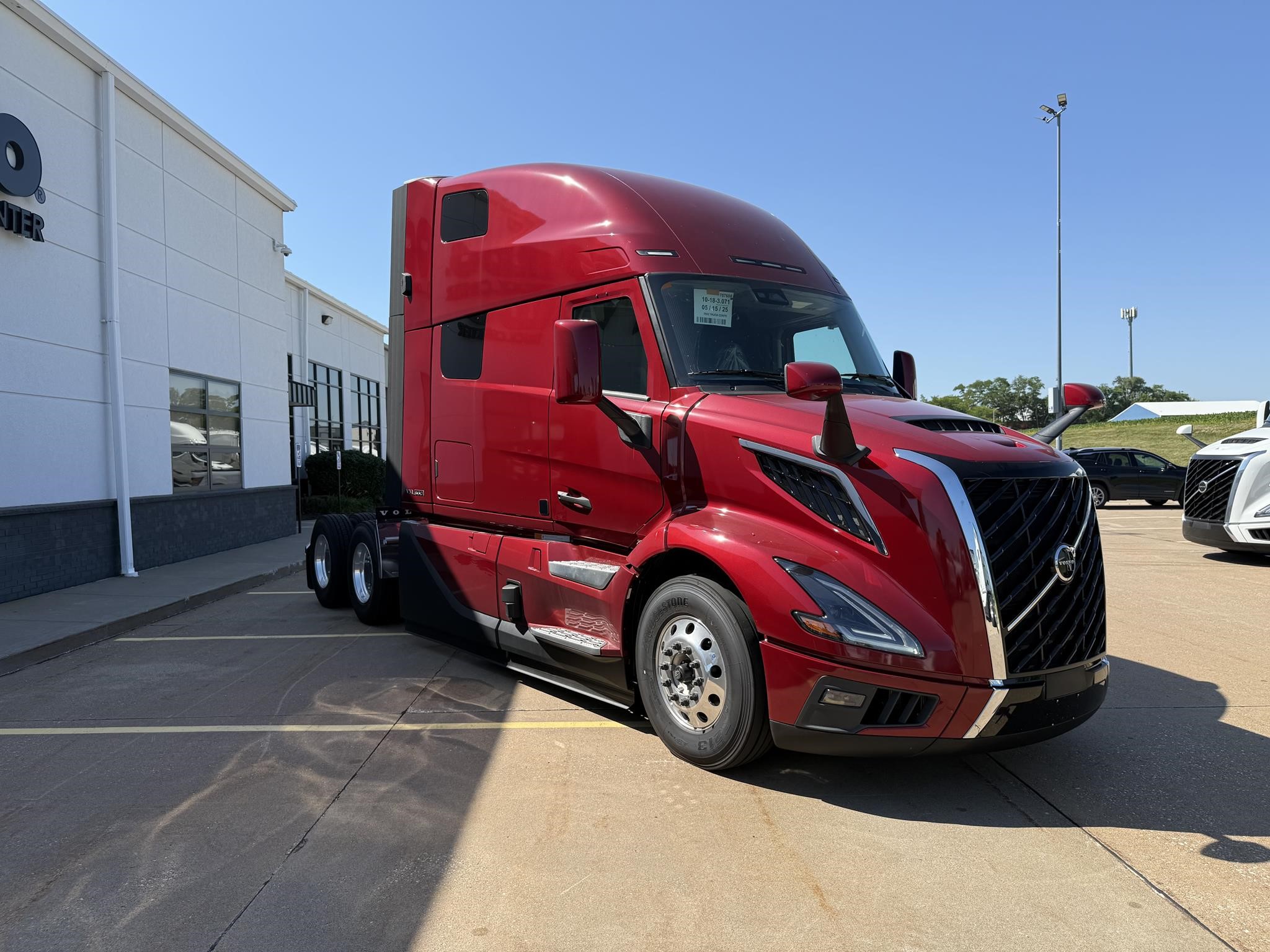 2026 VOLVO VNL64T860 - image 3 of 6