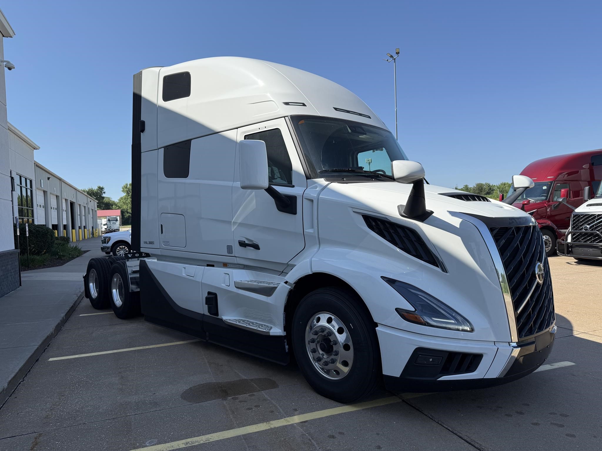 2026 VOLVO VNL64T860 - image 3 of 6