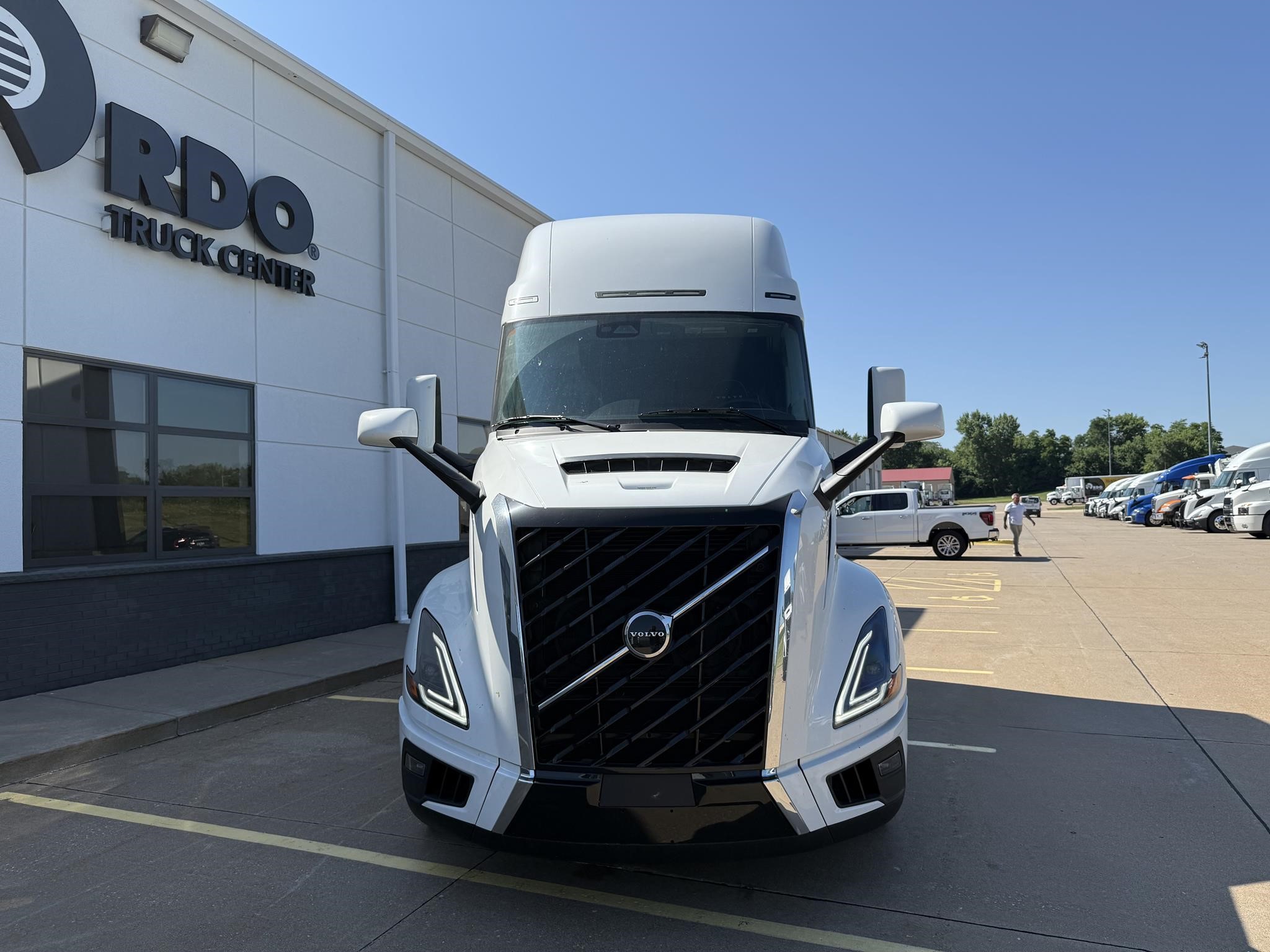 2026 VOLVO VNL64T860 - image 2 of 6