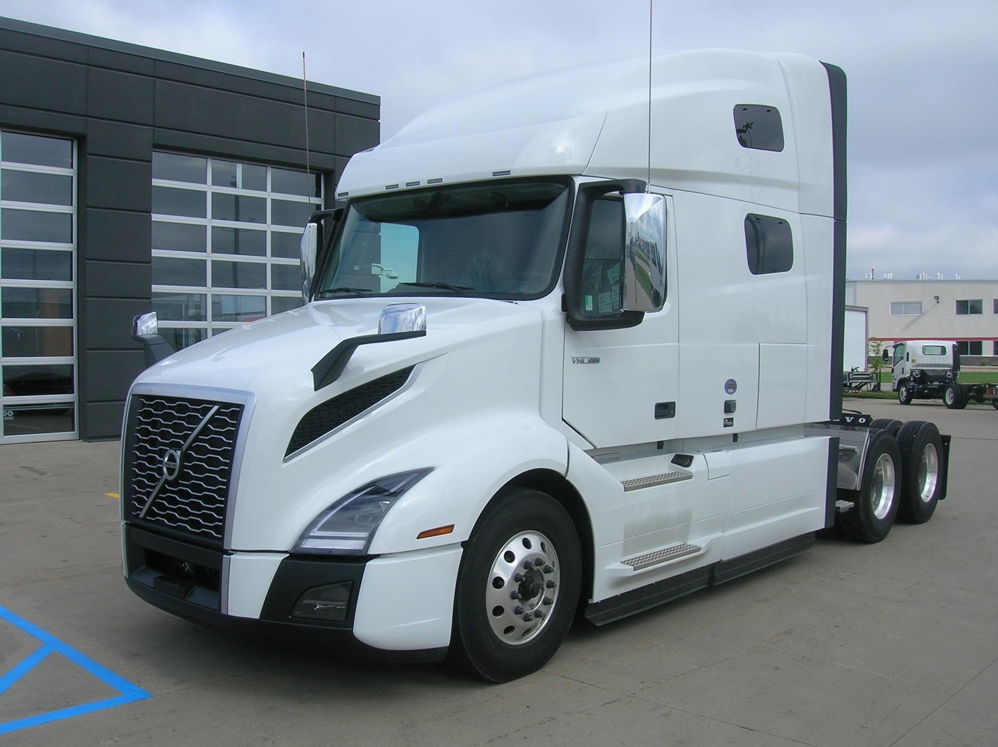 2026 VOLVO VNL64T760 - image 1 of 6