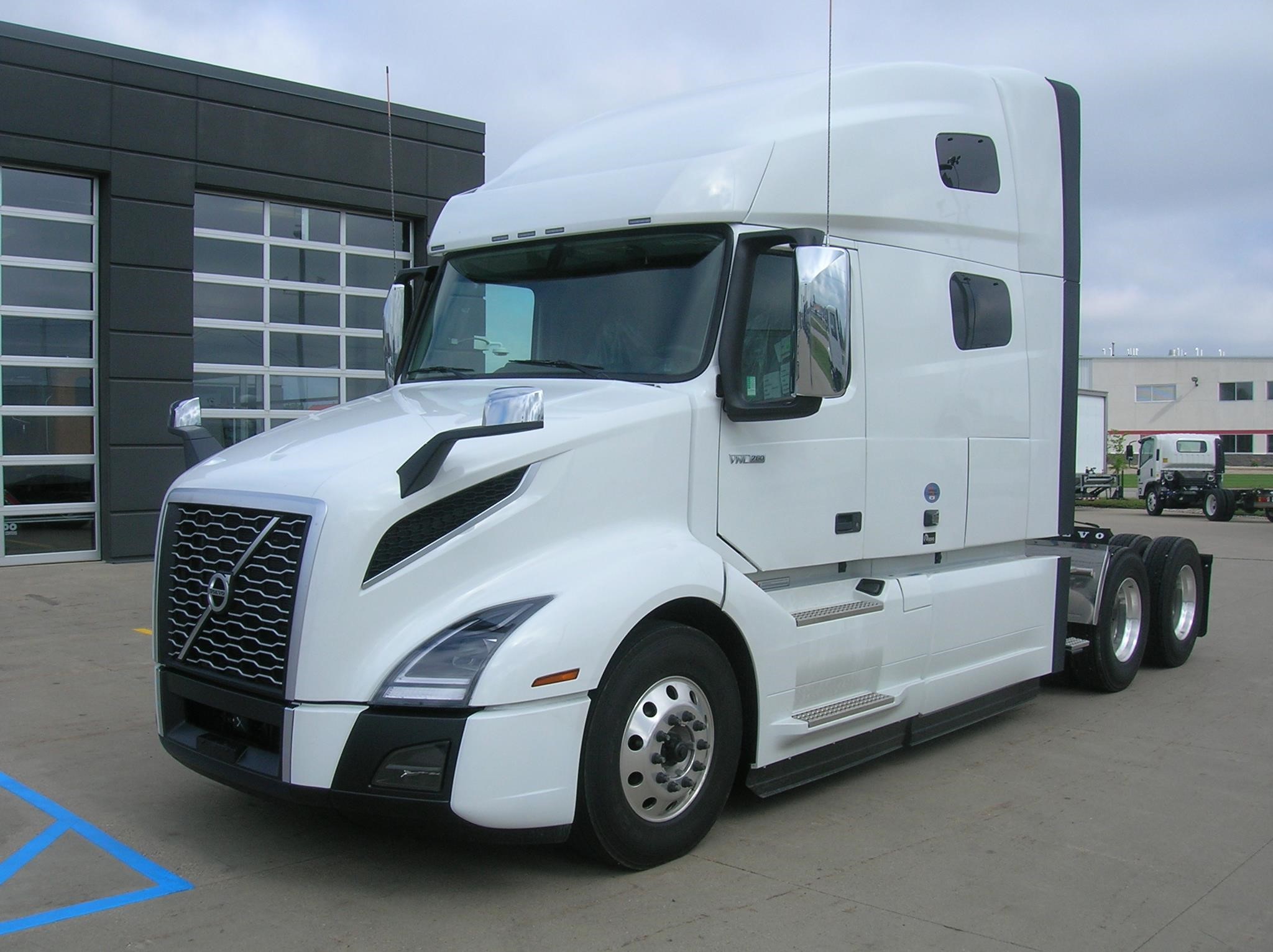 2026 VOLVO VNL64T760 - image 1 of 6
