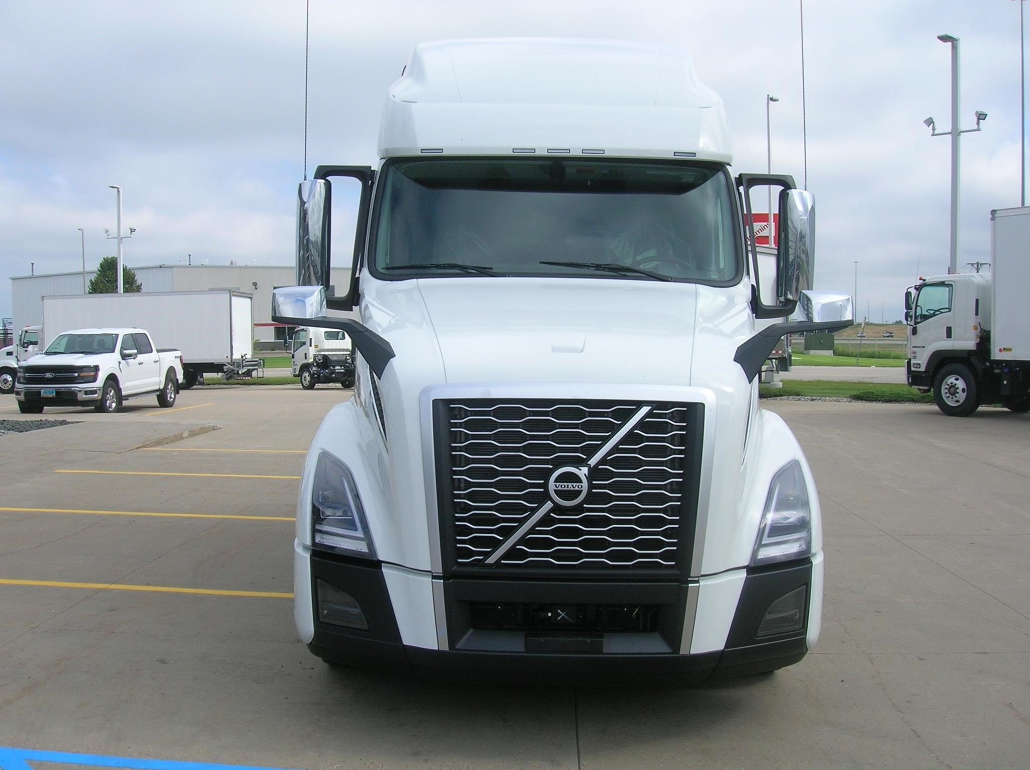 2026 VOLVO VNL64T760 - image 2 of 6
