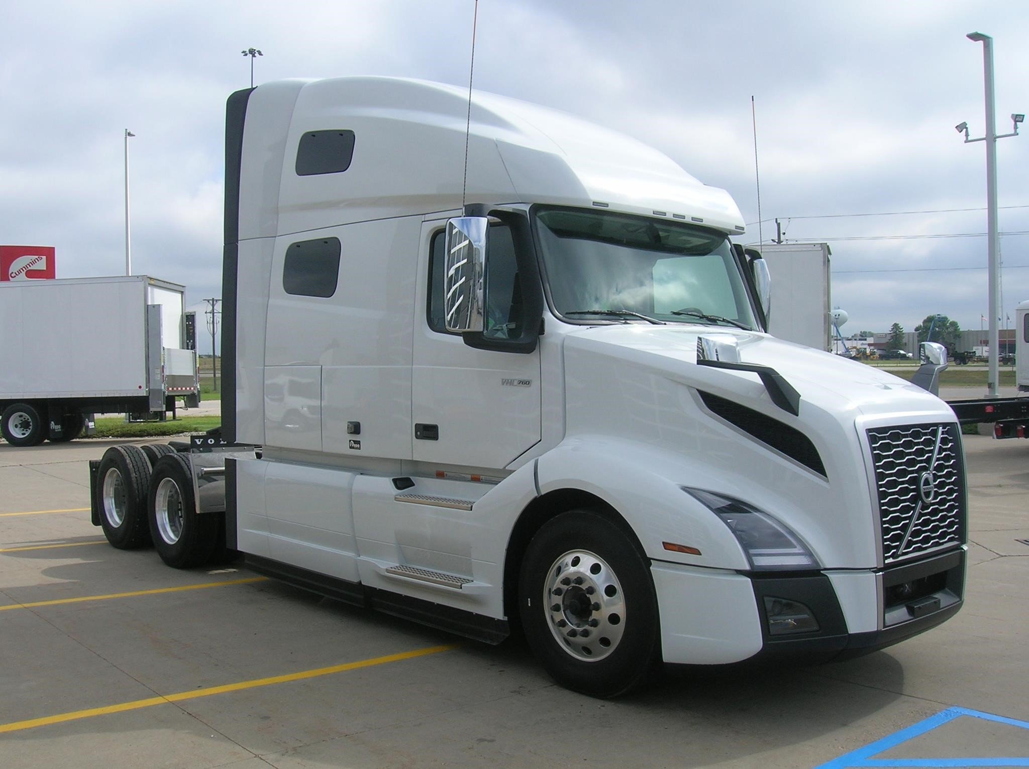 2026 VOLVO VNL64T760 - image 3 of 6