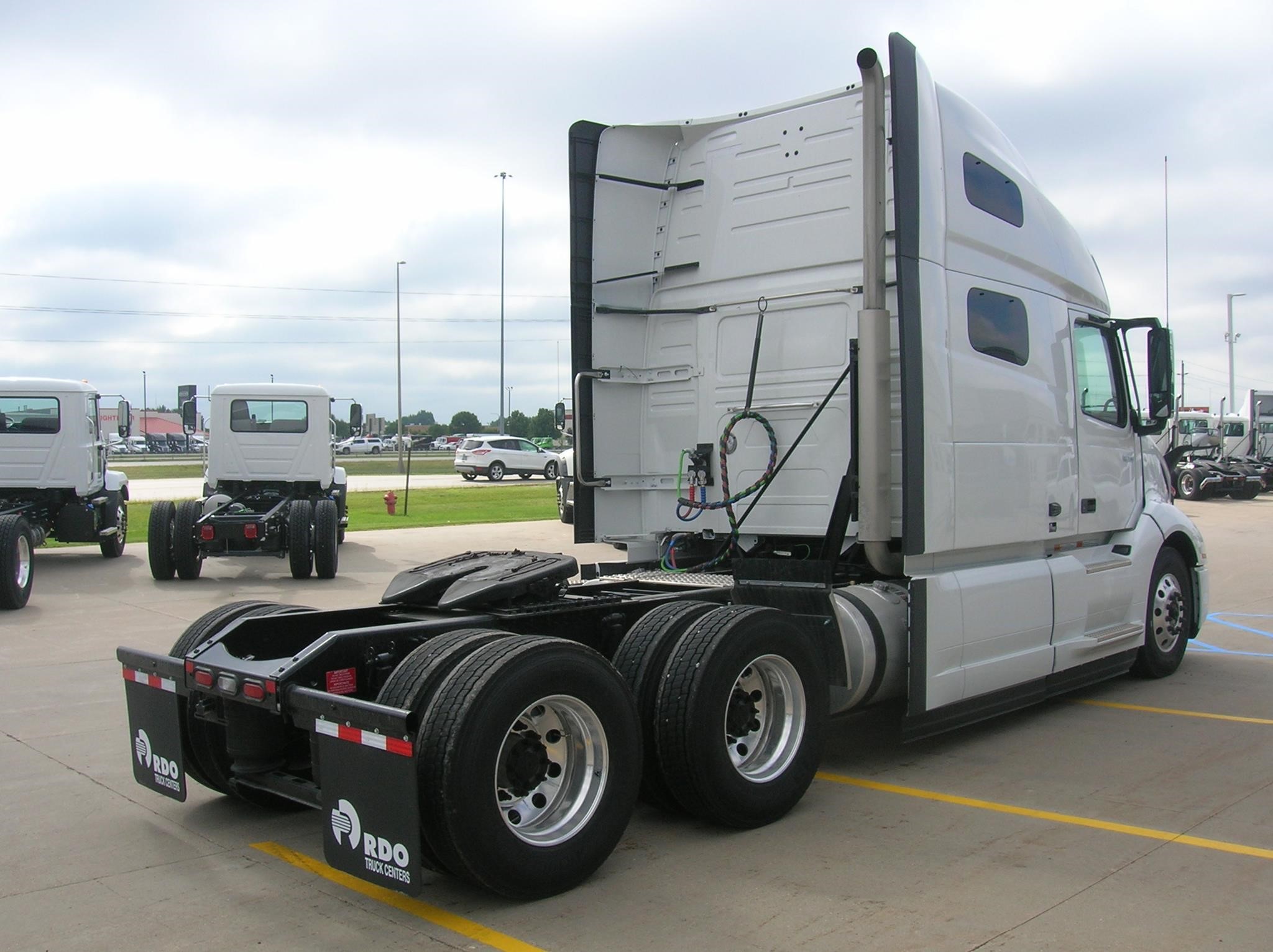 2026 VOLVO VNL64T760 - image 5 of 6
