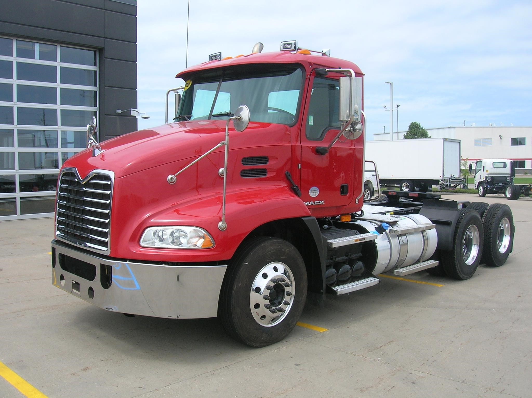 2018 MACK PINNACLE CXU613 - image 1 of 6