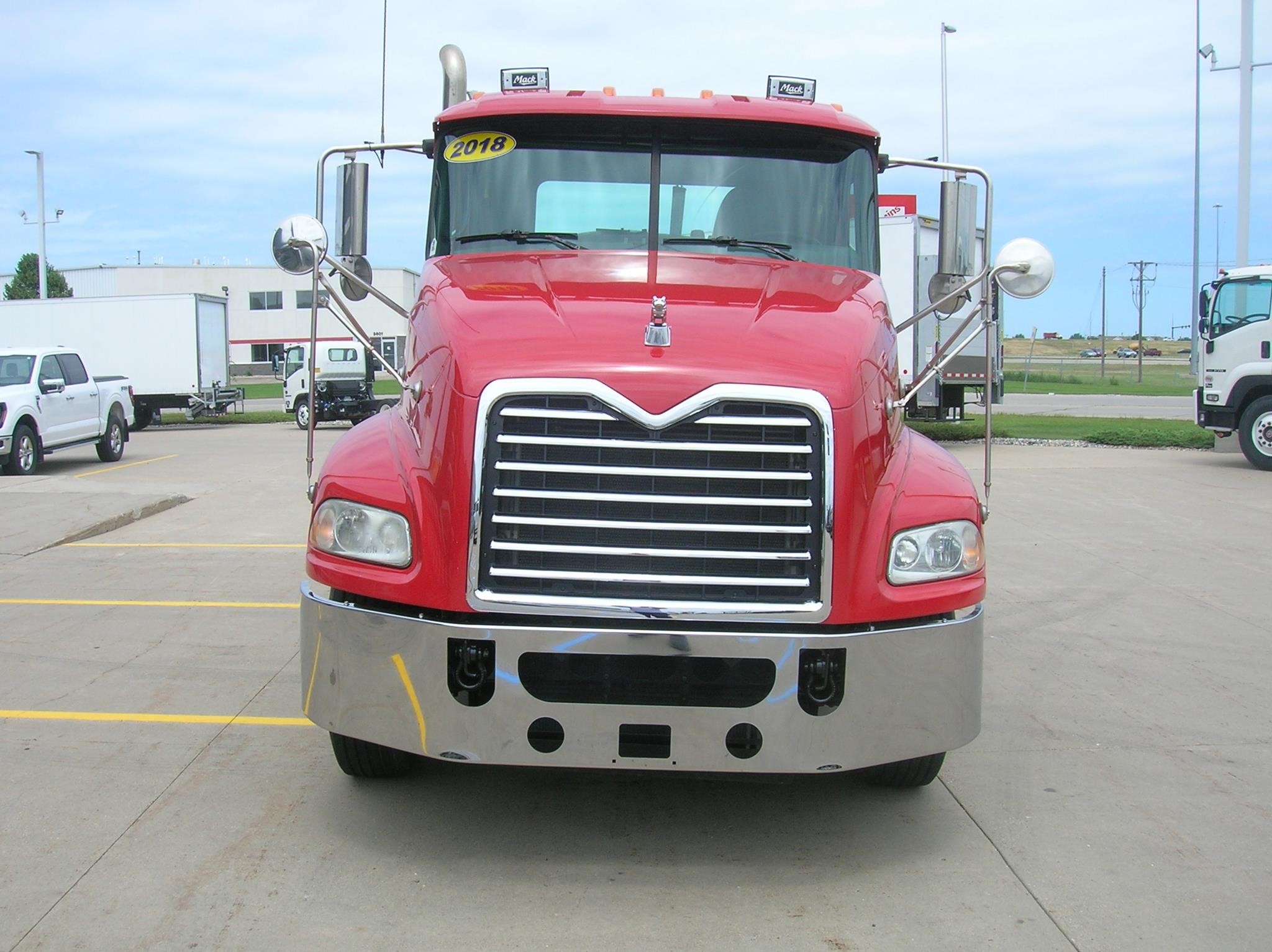 2018 MACK PINNACLE CXU613 - image 2 of 6