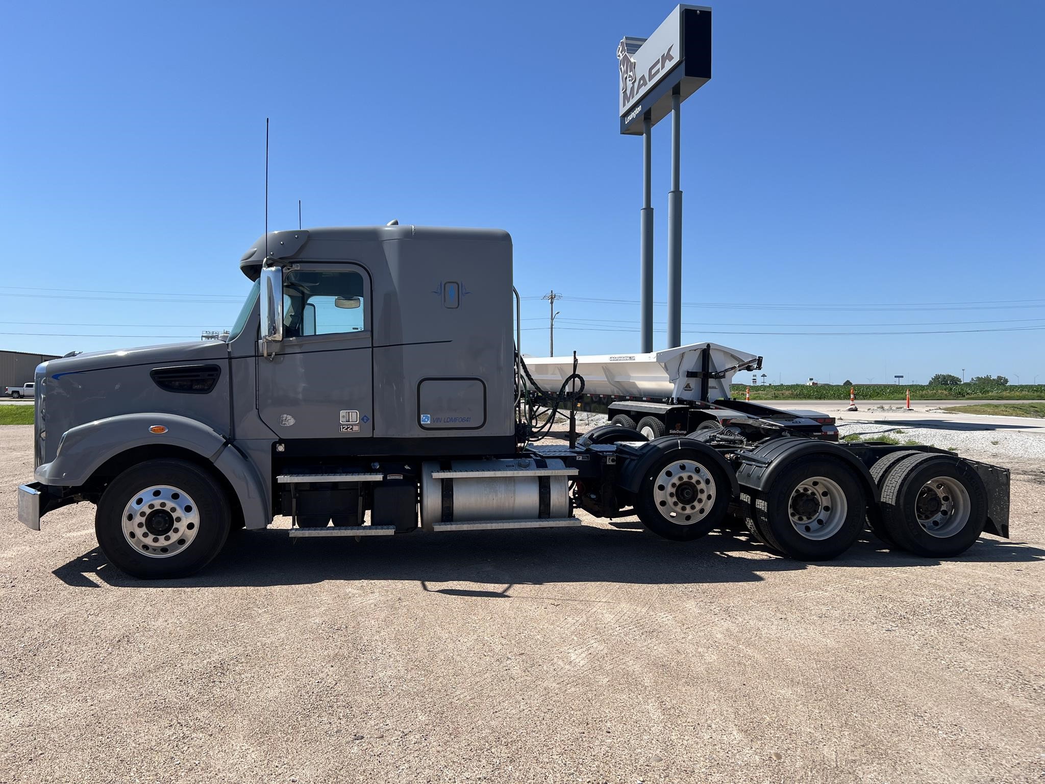 2020 FREIGHTLINER 122SD - image 2 of 6