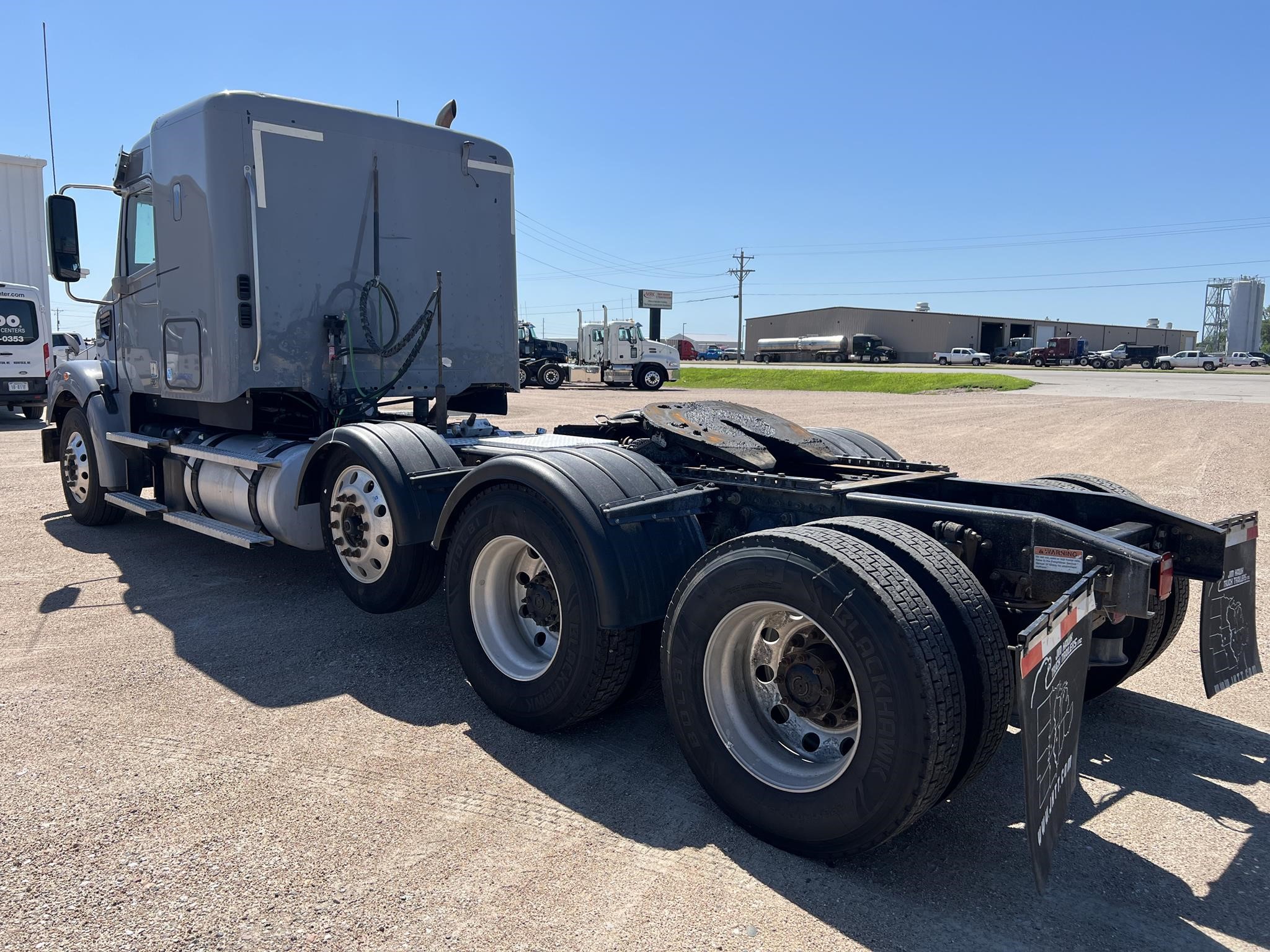 2020 FREIGHTLINER 122SD - image 3 of 6