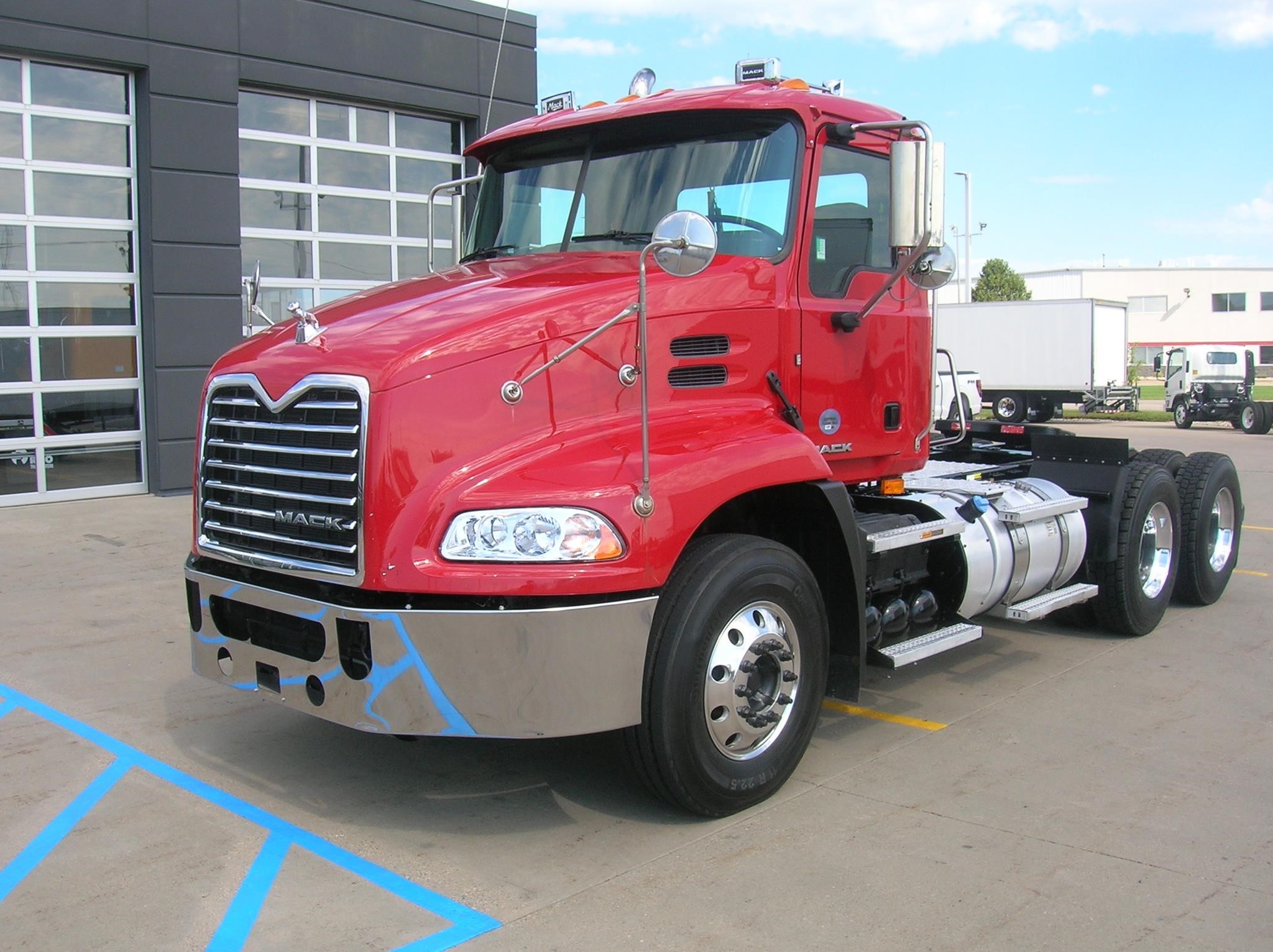 2018 MACK PINNACLE CXU613 - image 1 of 6