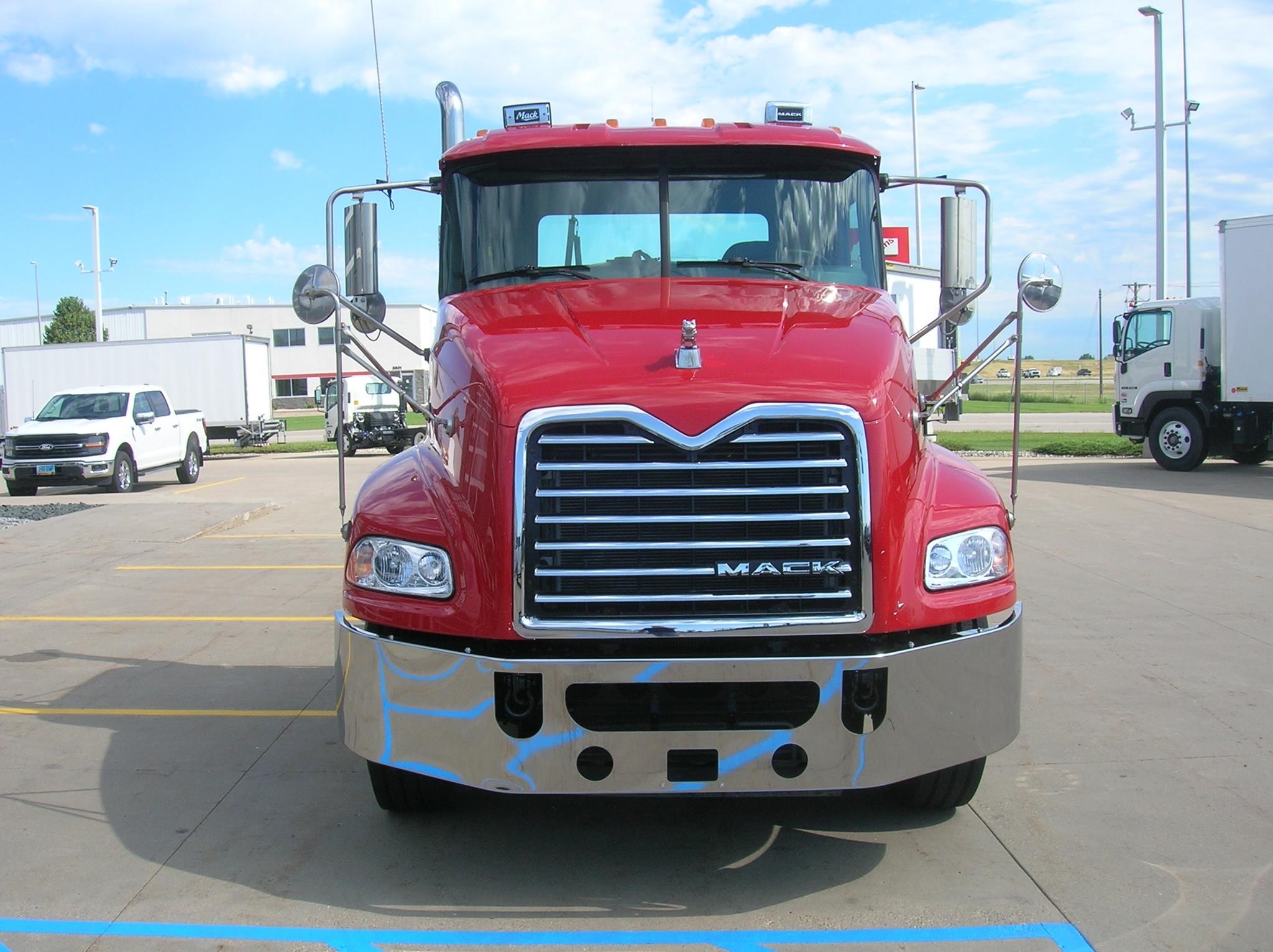 2018 MACK PINNACLE CXU613 - image 2 of 6