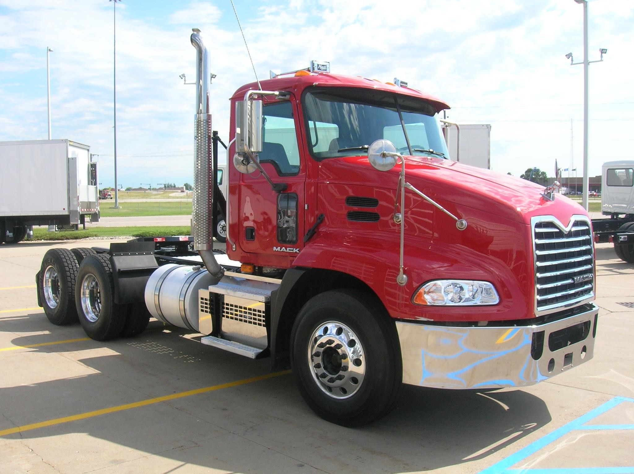 2018 MACK PINNACLE CXU613 - image 3 of 6