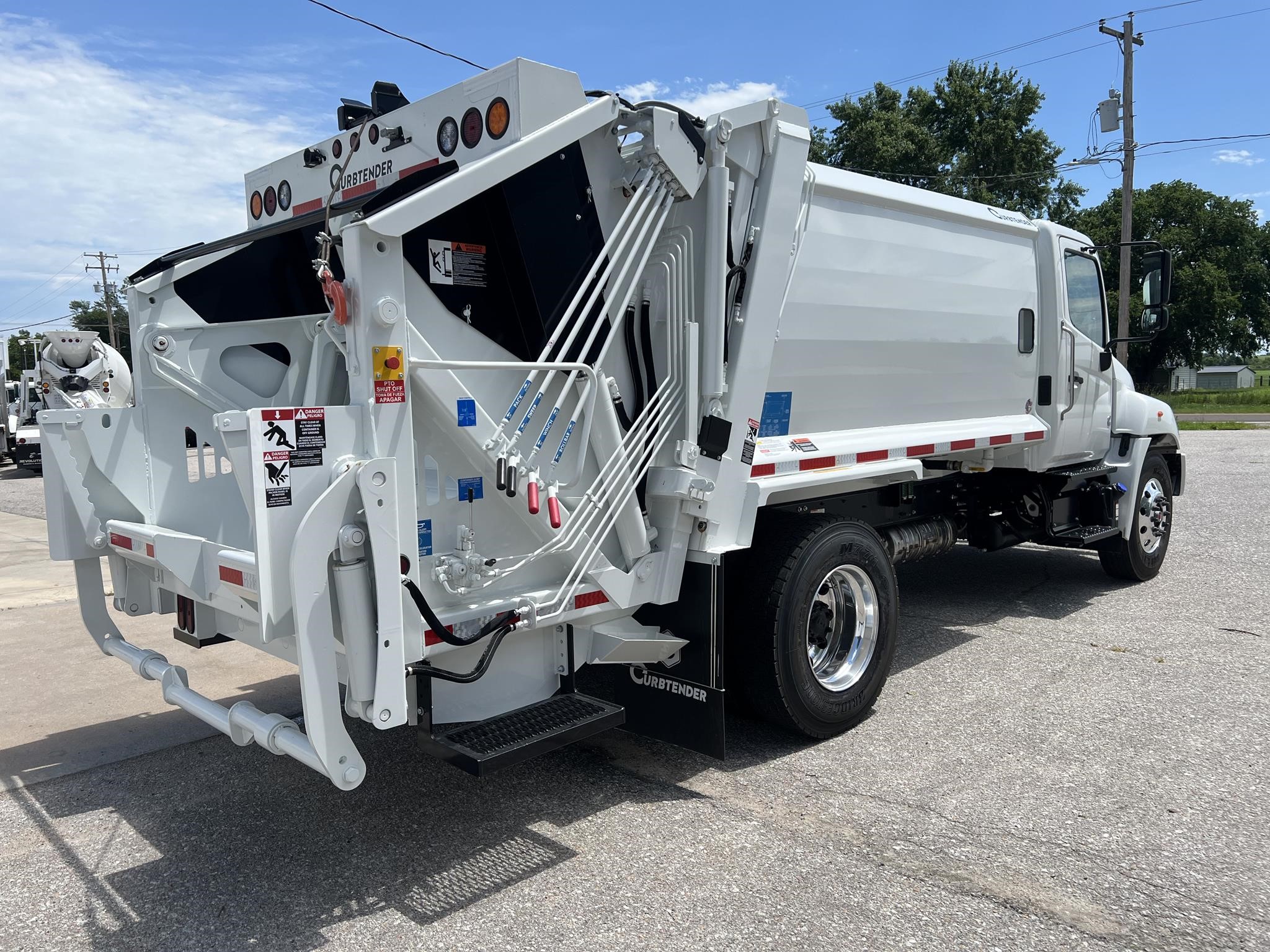 2025 HINO L7 - image 5 of 6