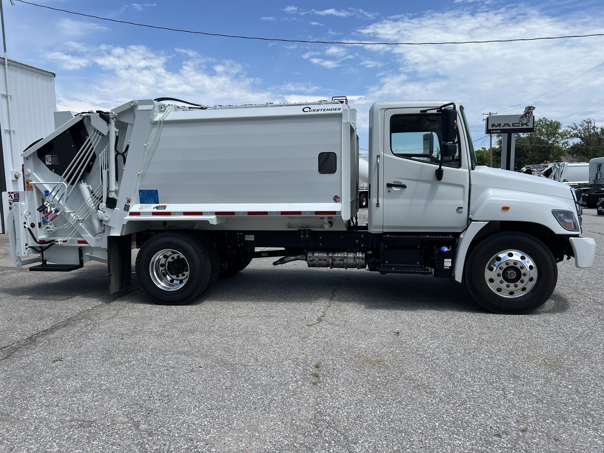 2025 HINO L7 - image 6 of 6