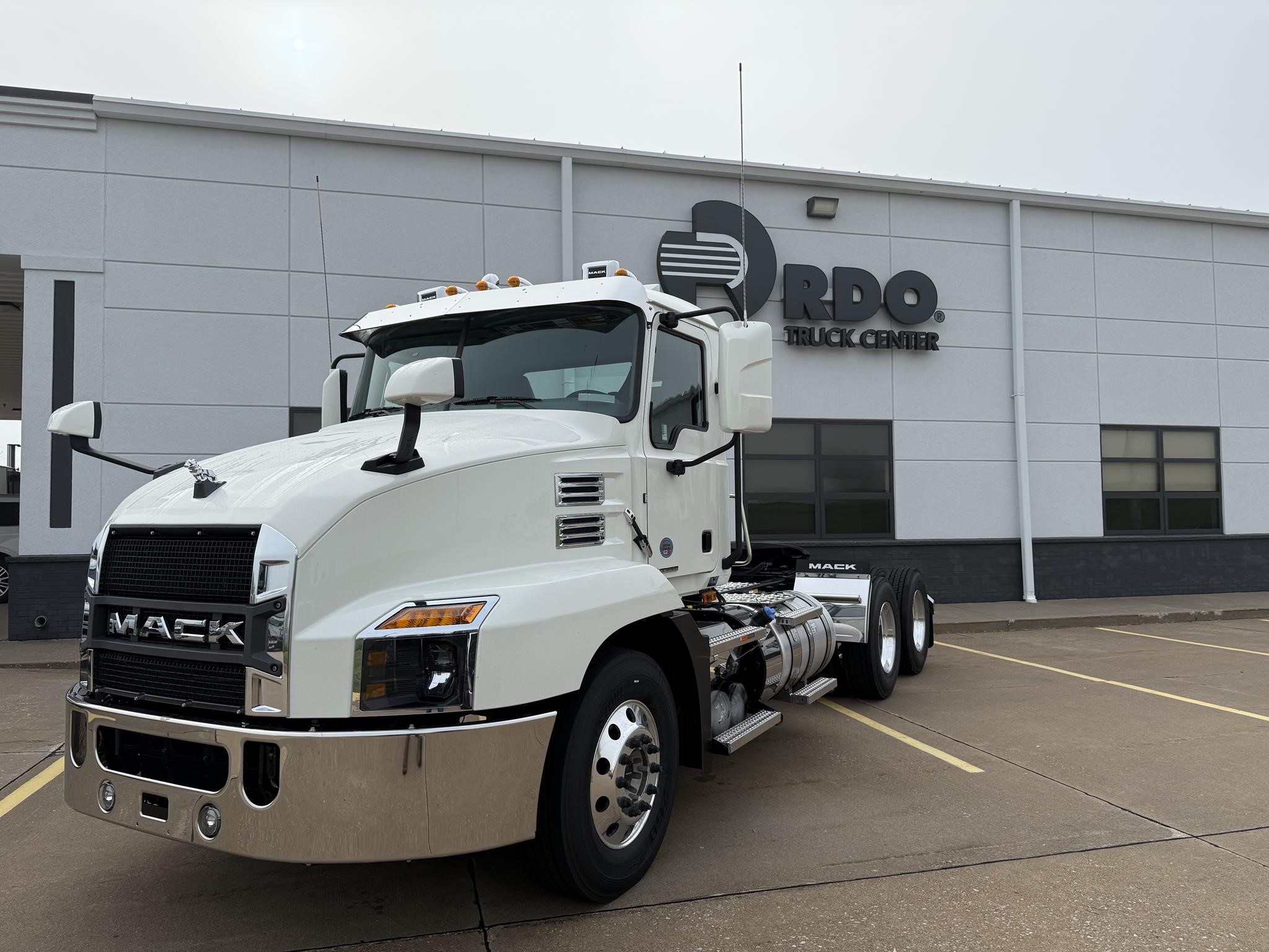 2026 MACK ANTHEM 64T - image 1 of 6