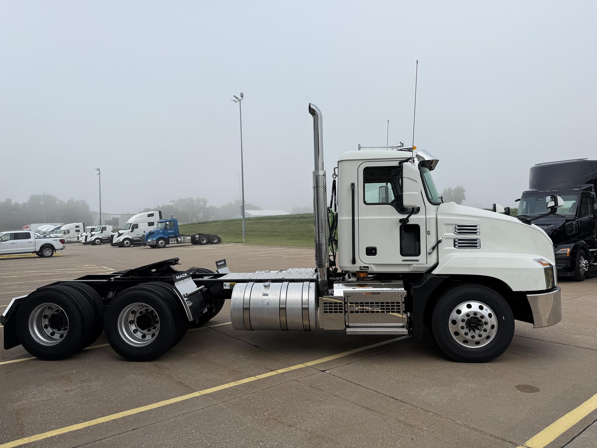 2026 MACK ANTHEM 64T - image 3 of 6