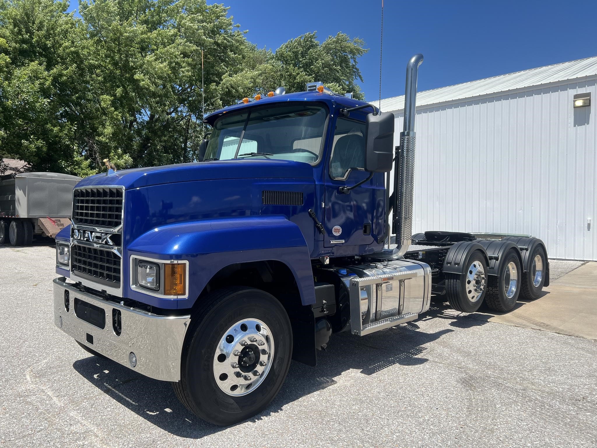 2025 MACK PINNACLE 84T - image 1 of 6