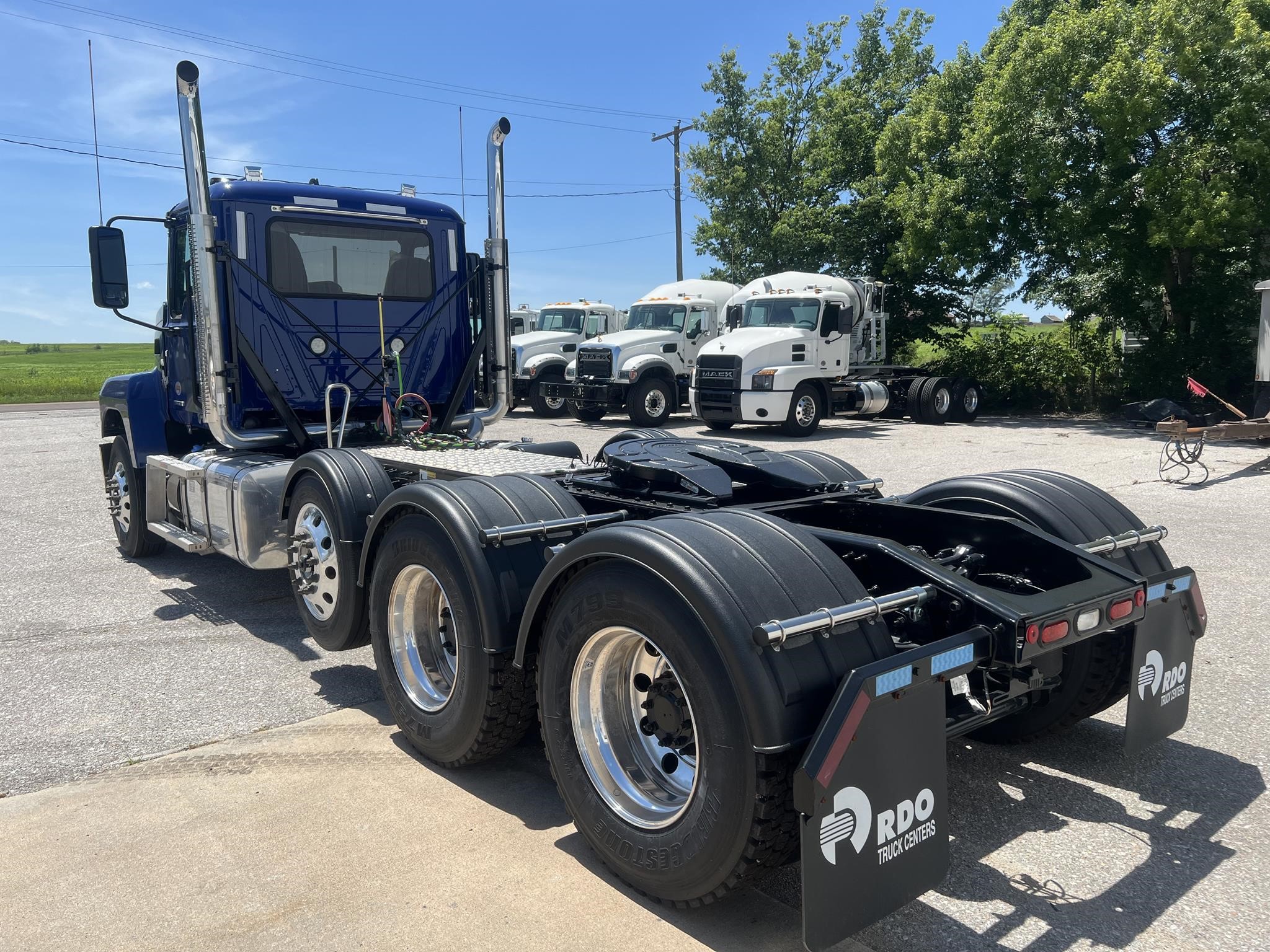2025 MACK PINNACLE 84T - image 3 of 6