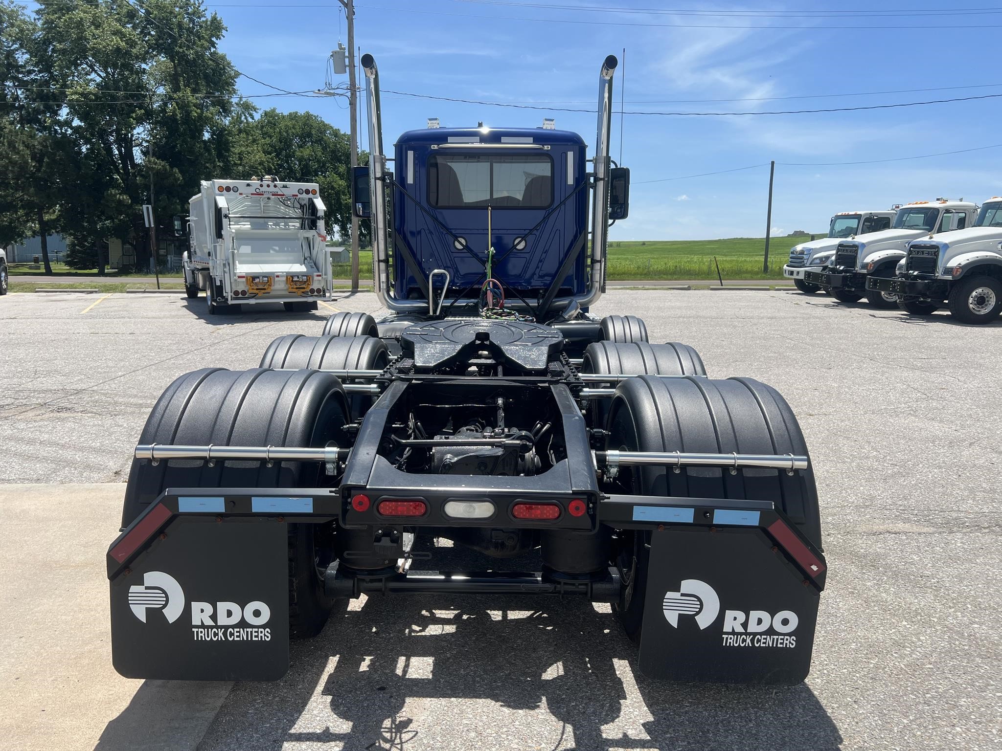 2025 MACK PINNACLE 84T - image 4 of 6