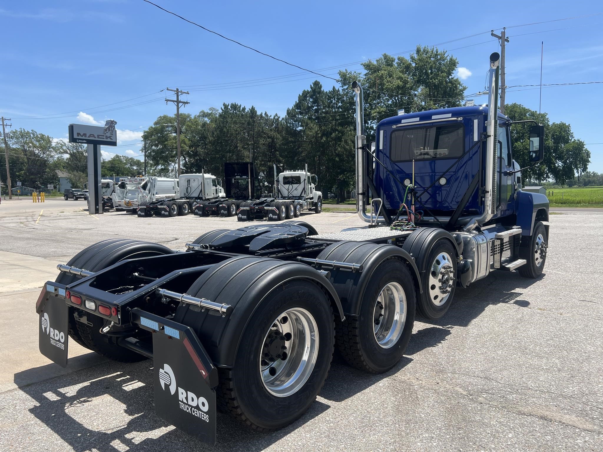 2025 MACK PINNACLE 84T - image 5 of 6