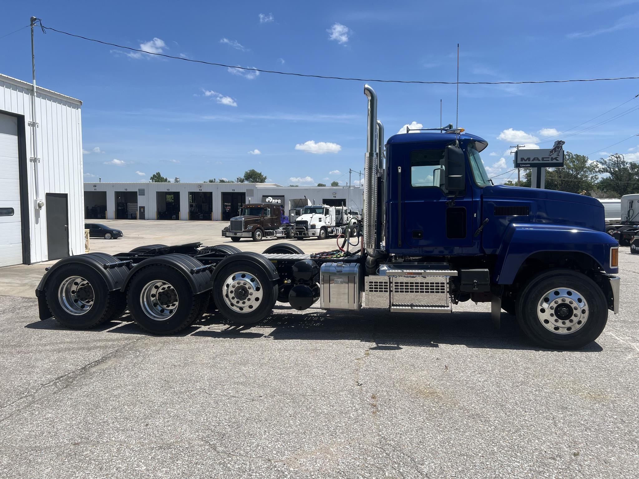 2025 MACK PINNACLE 84T - image 6 of 6