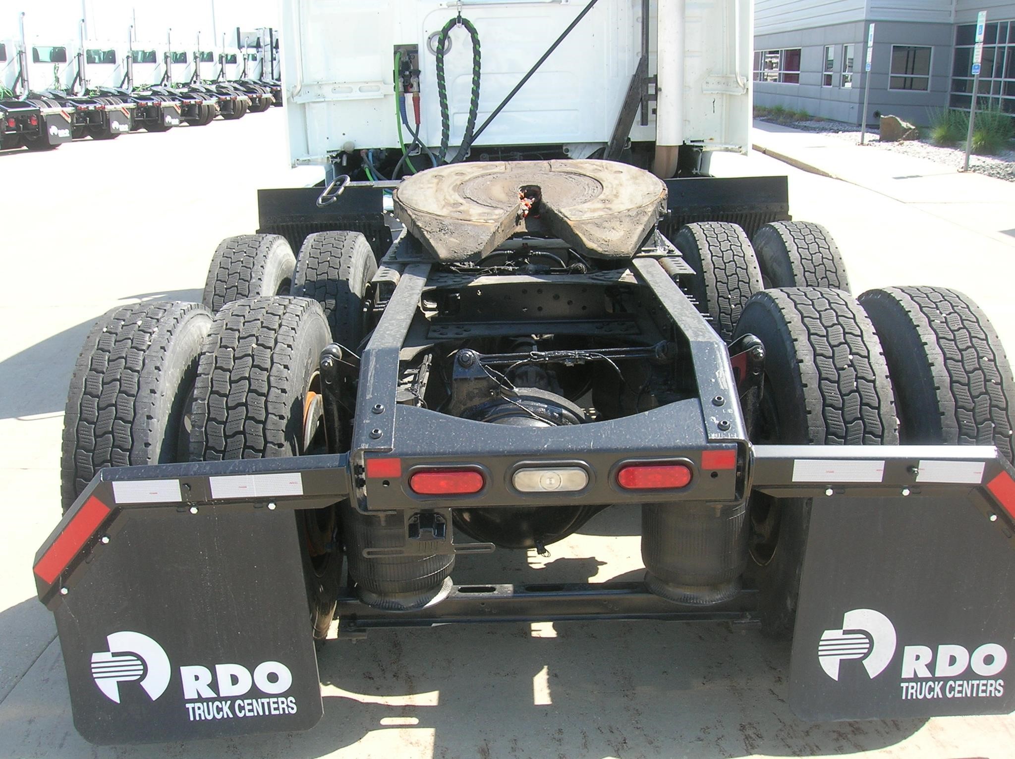 2019 VOLVO VNL64T740 - image 6 of 6