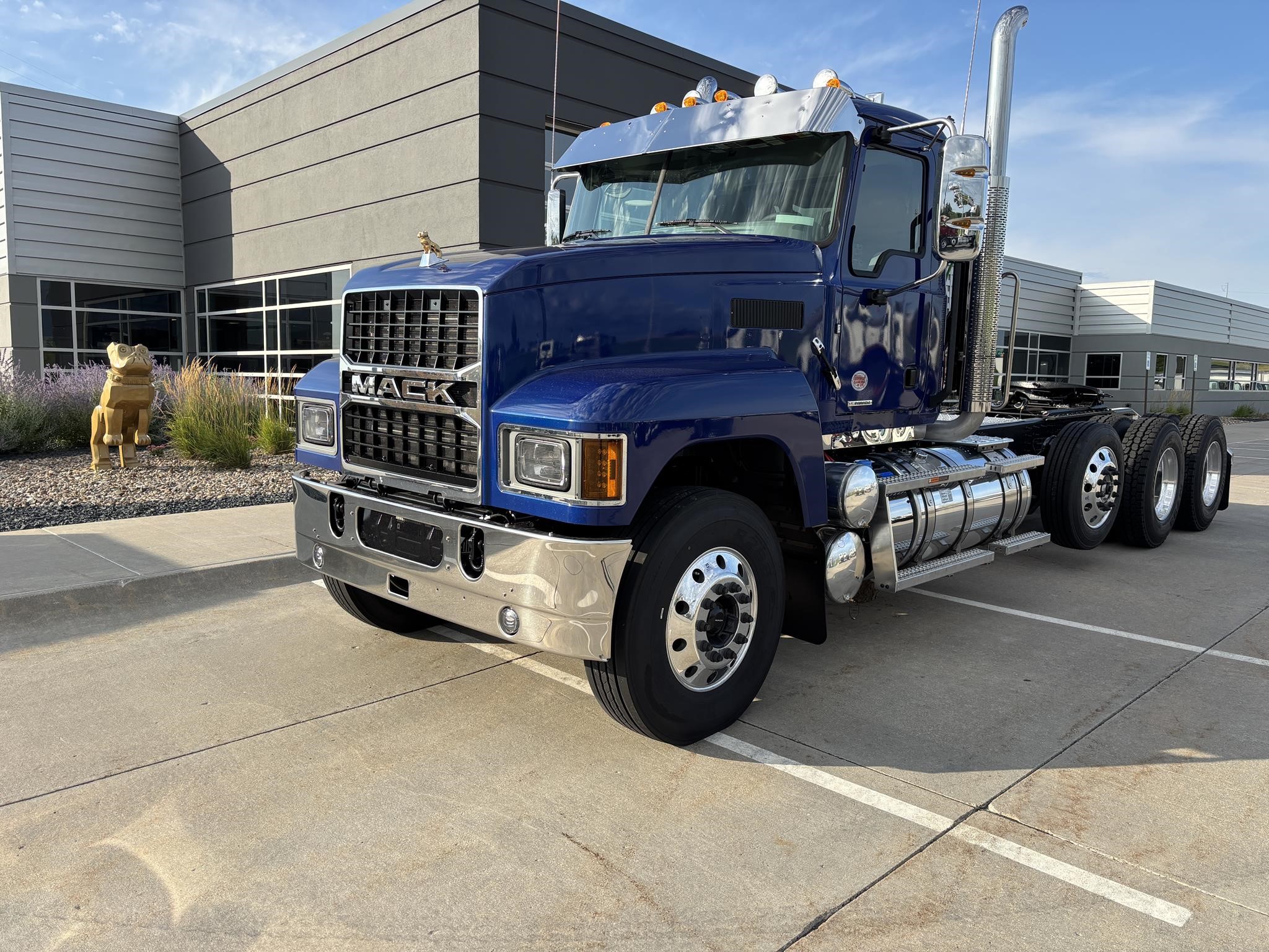 2026 MACK PINNACLE 84T - image 1 of 6
