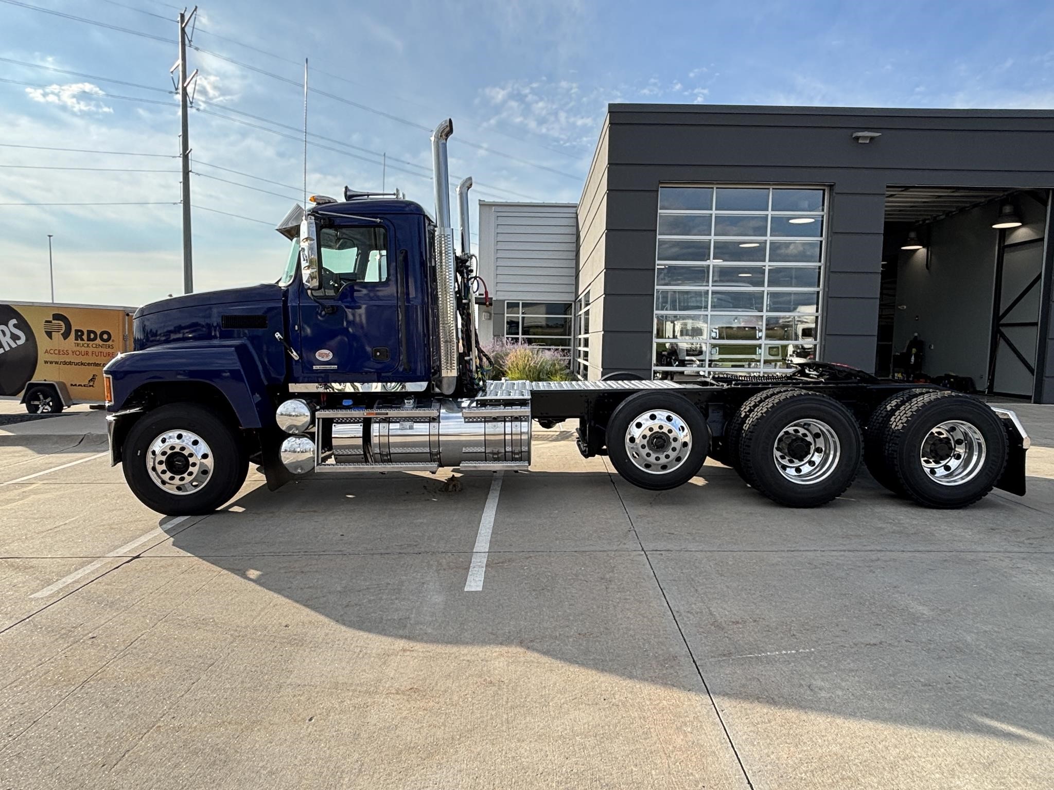 2026 MACK PINNACLE 84T - image 2 of 6