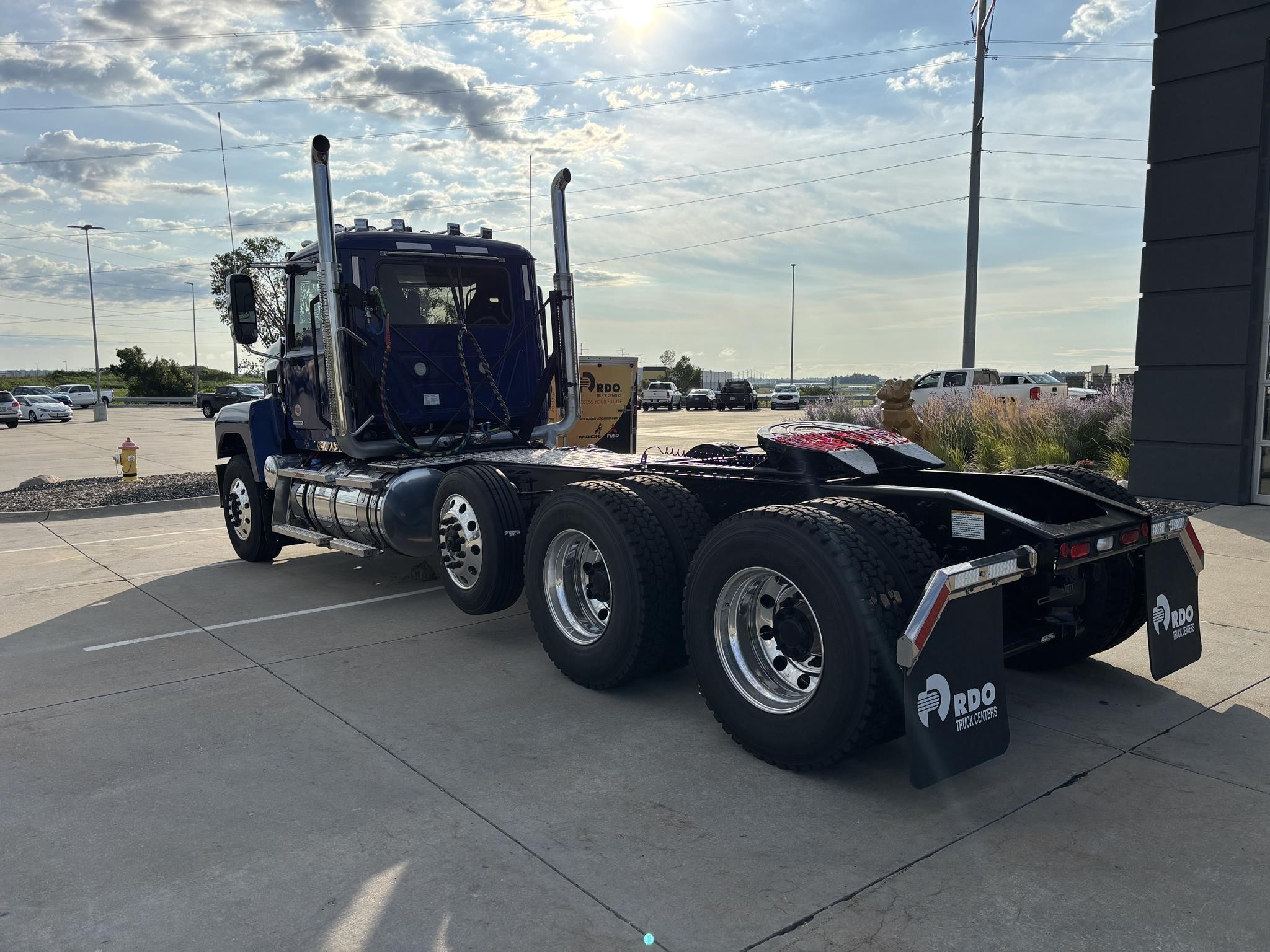 2026 MACK PINNACLE 84T - image 3 of 6