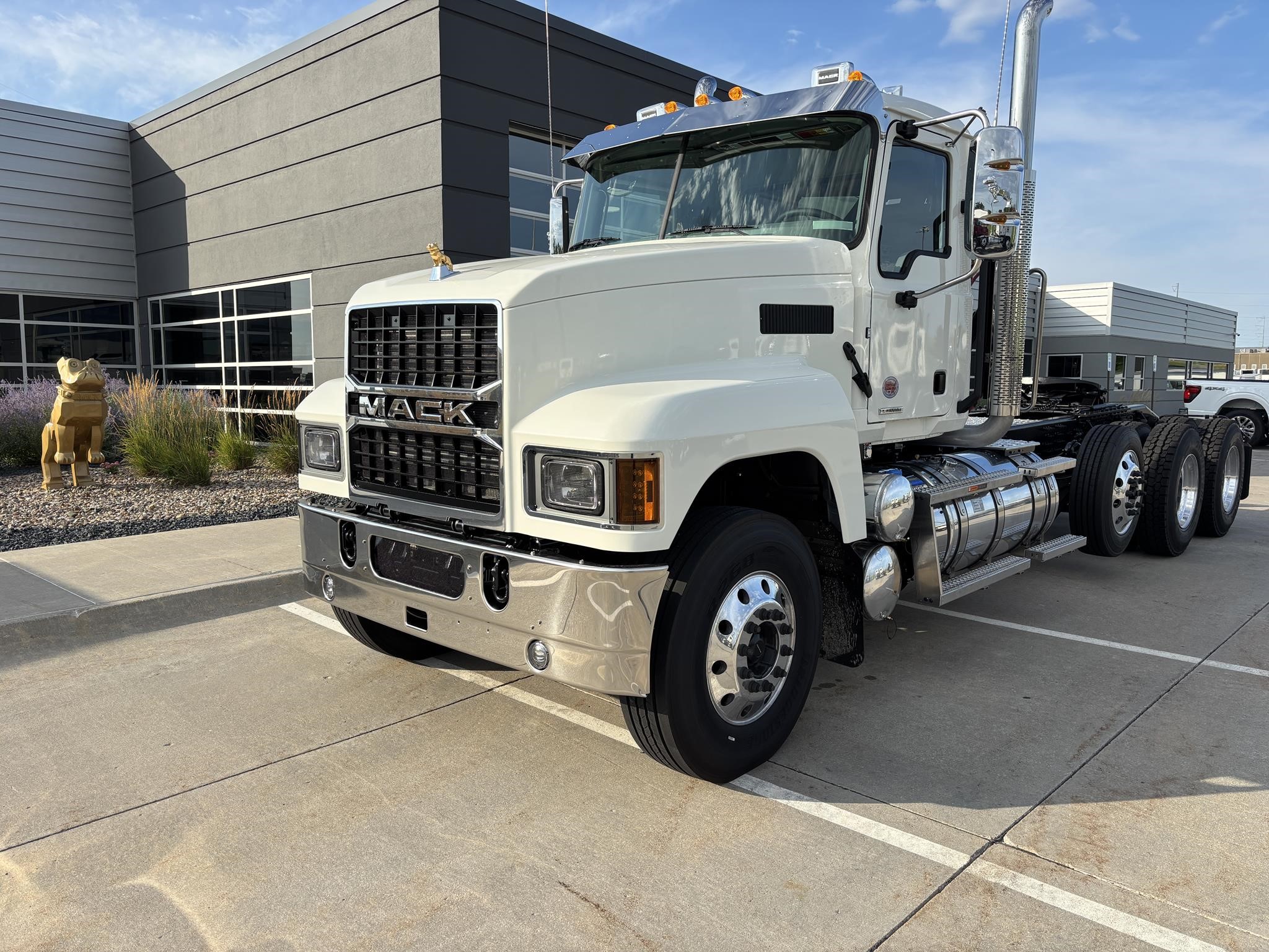 2026 MACK PINNACLE 84T - image 1 of 6