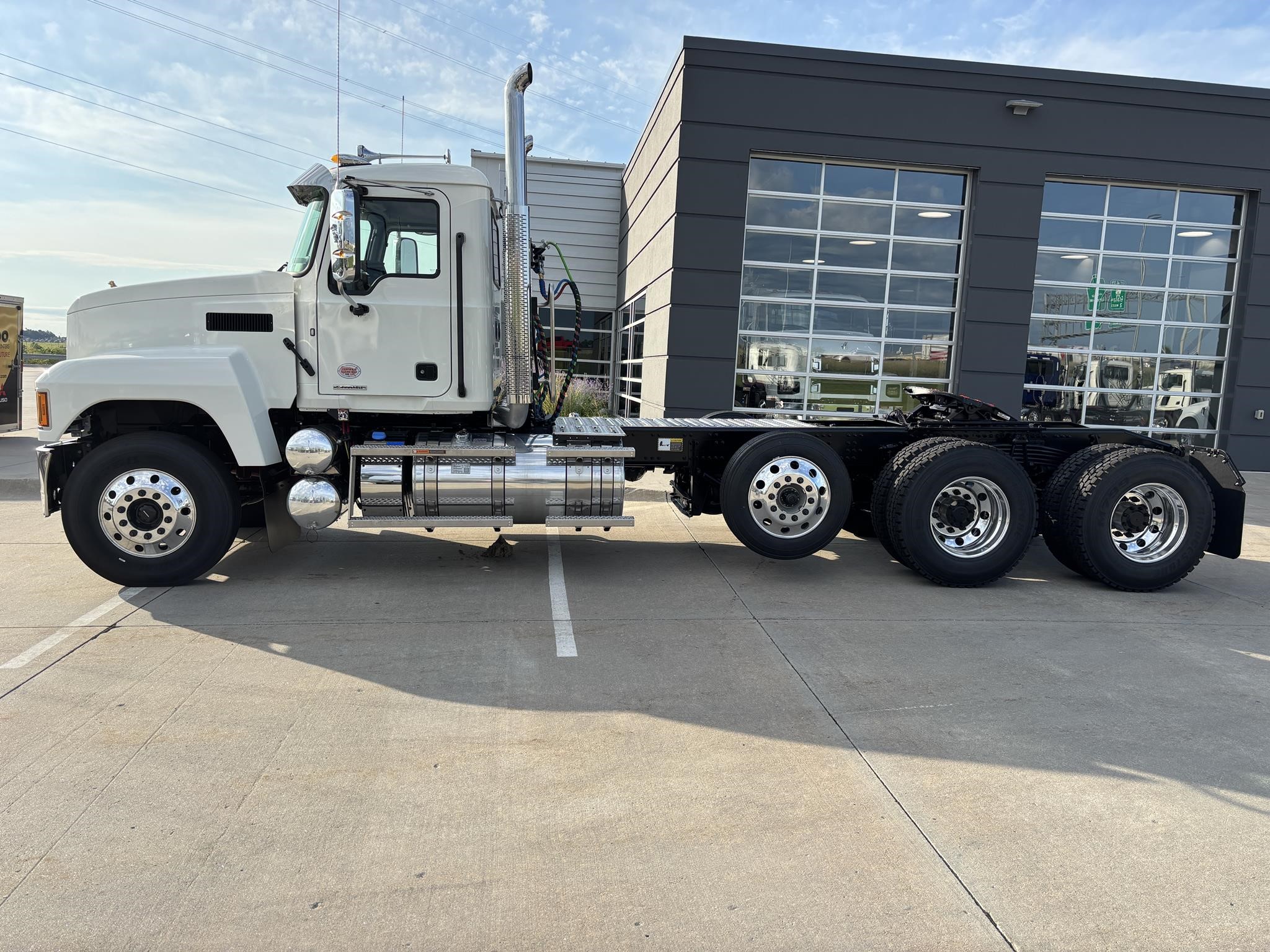 2026 MACK PINNACLE 84T - image 2 of 6