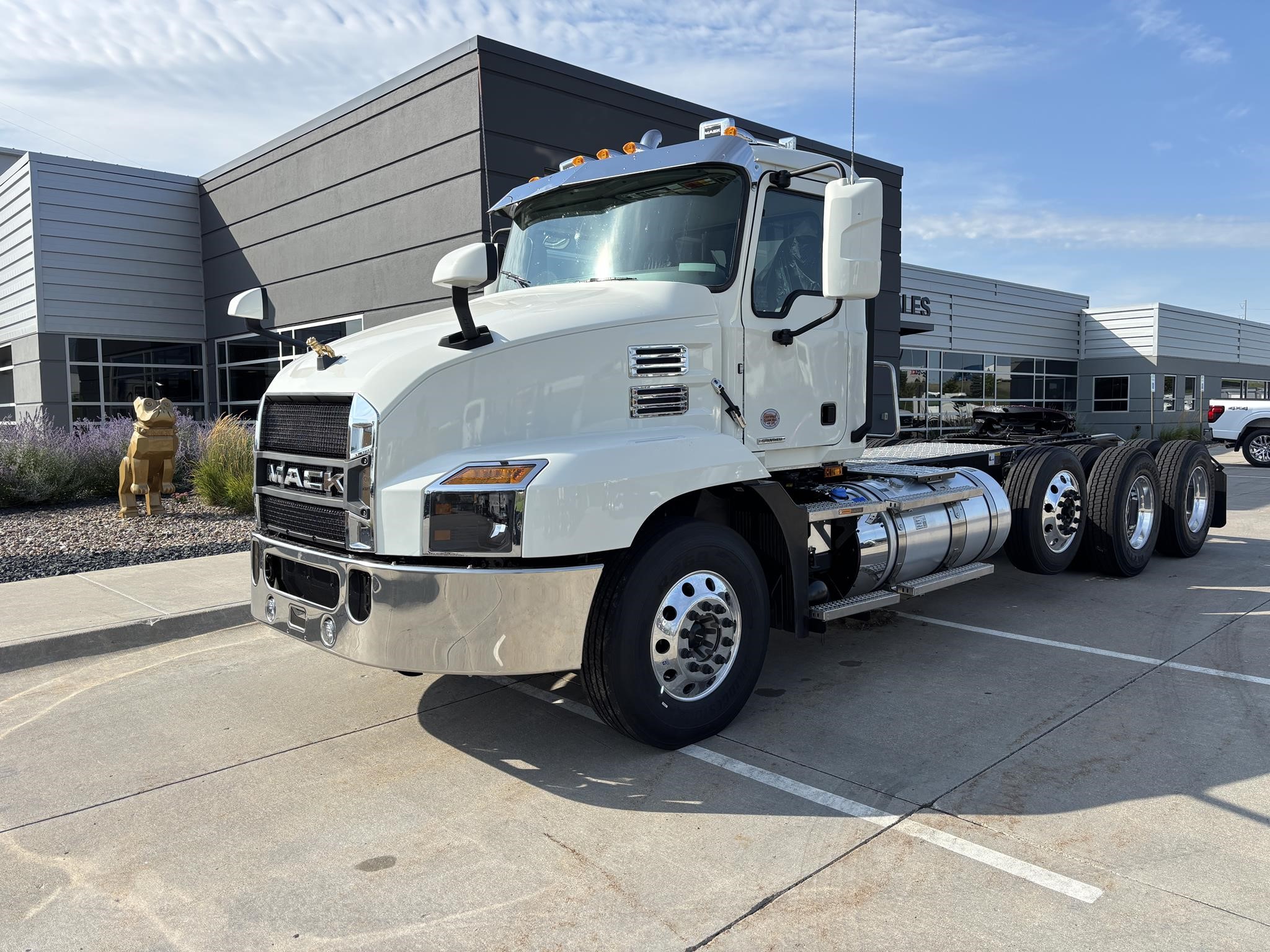 2026 MACK ANTHEM 84T - image 1 of 6