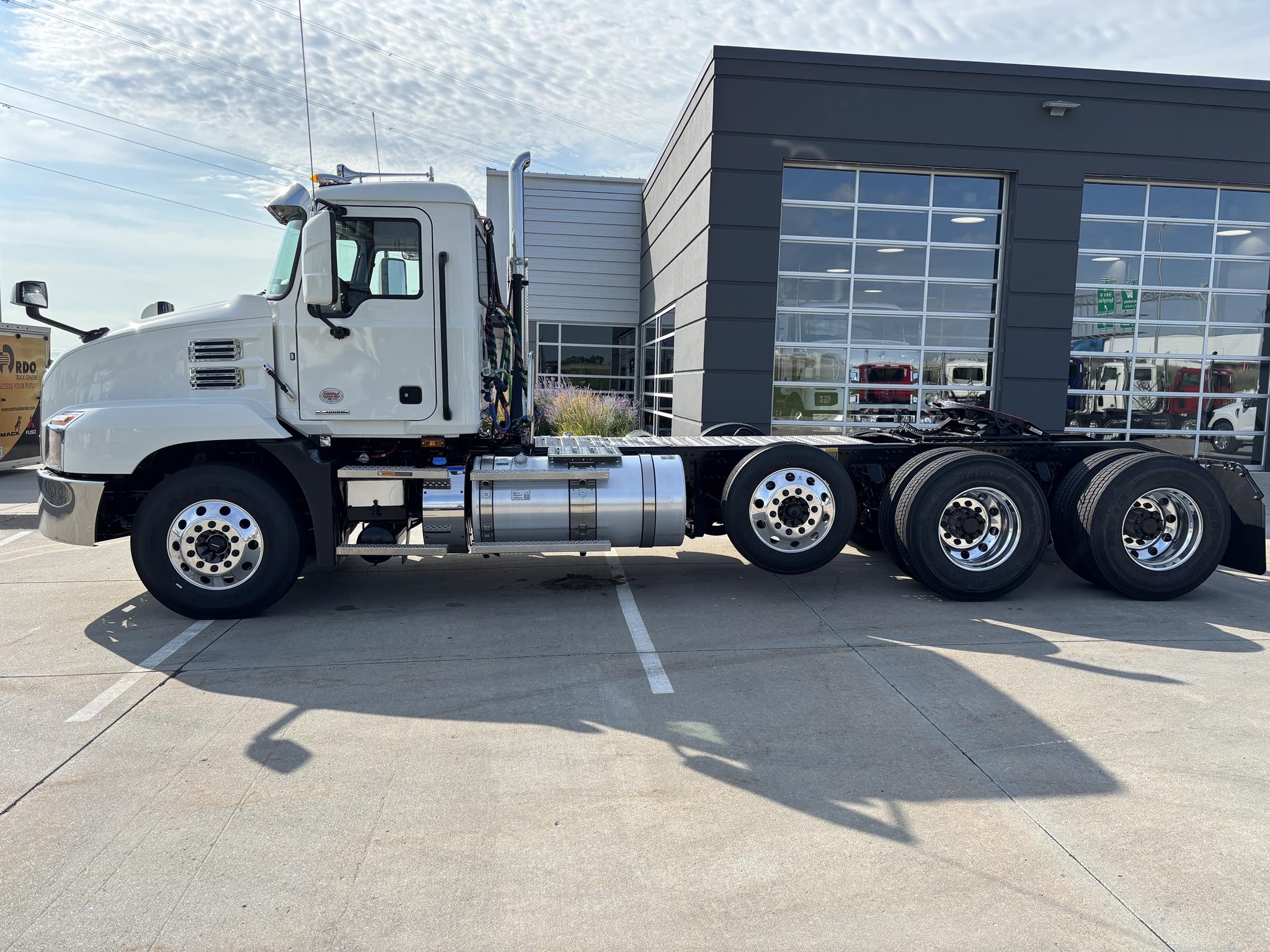 2026 MACK ANTHEM 84T - image 2 of 6