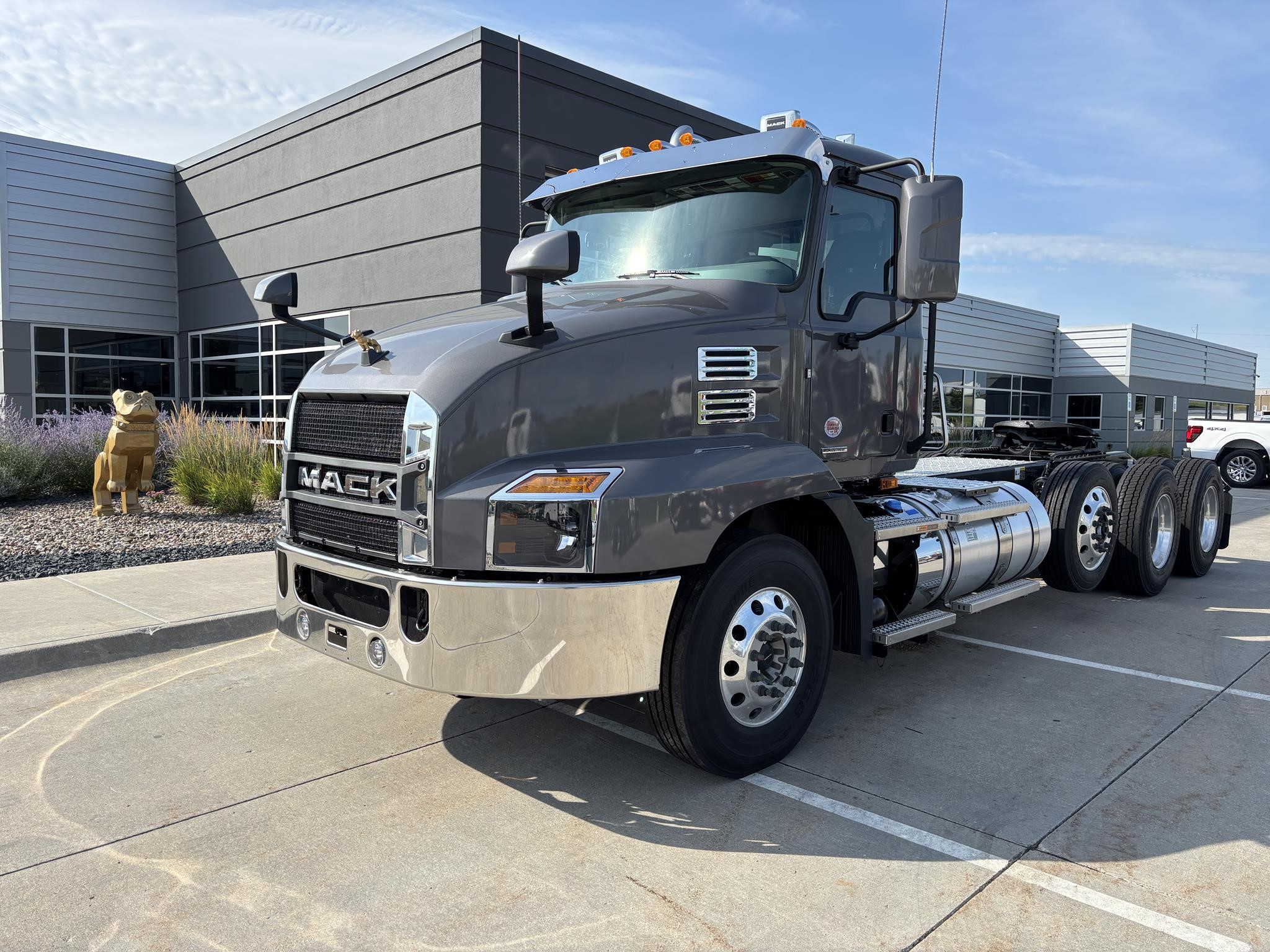 2026 MACK ANTHEM 84T - image 1 of 6