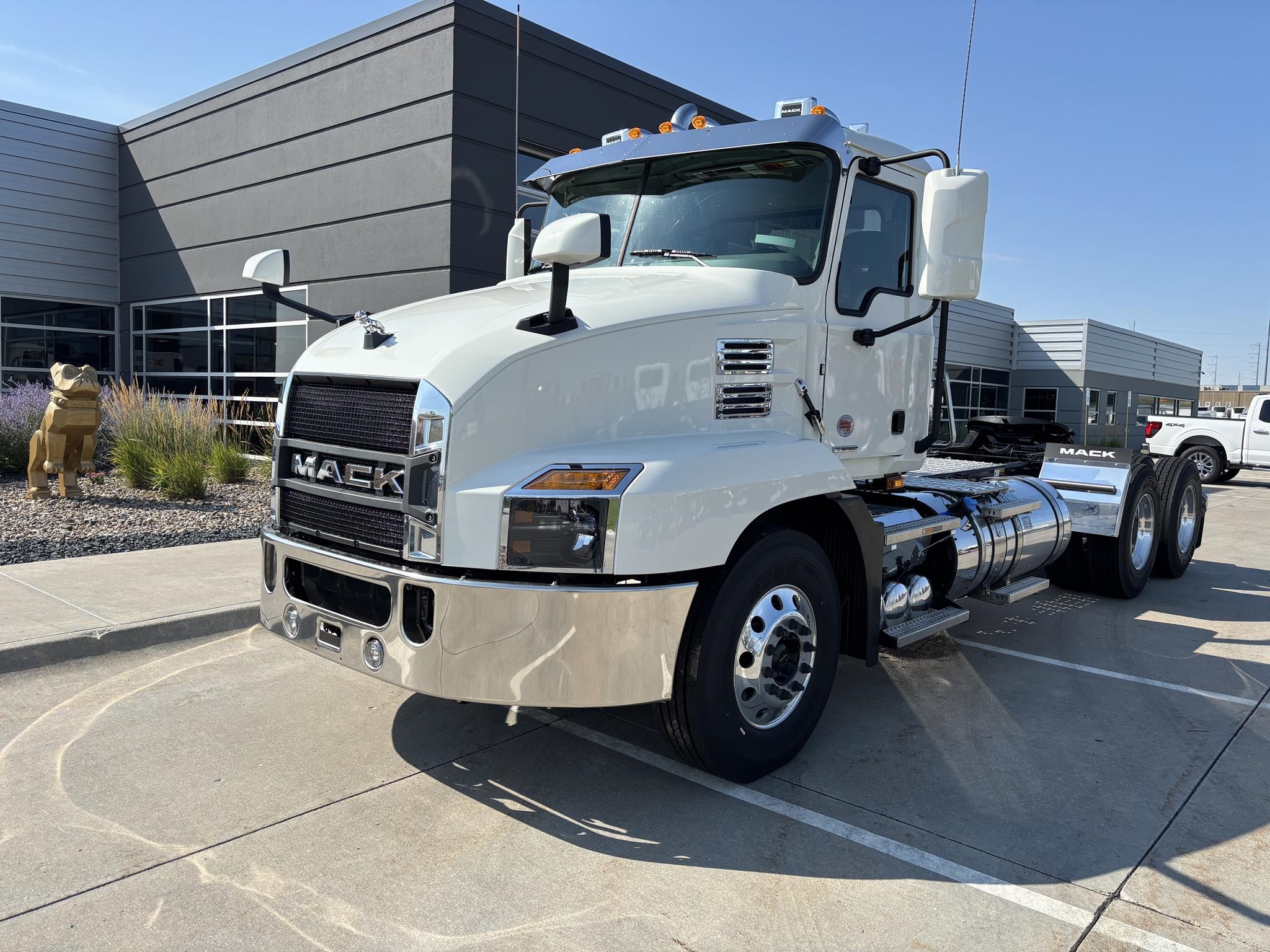 2026 MACK ANTHEM 64T - image 1 of 6