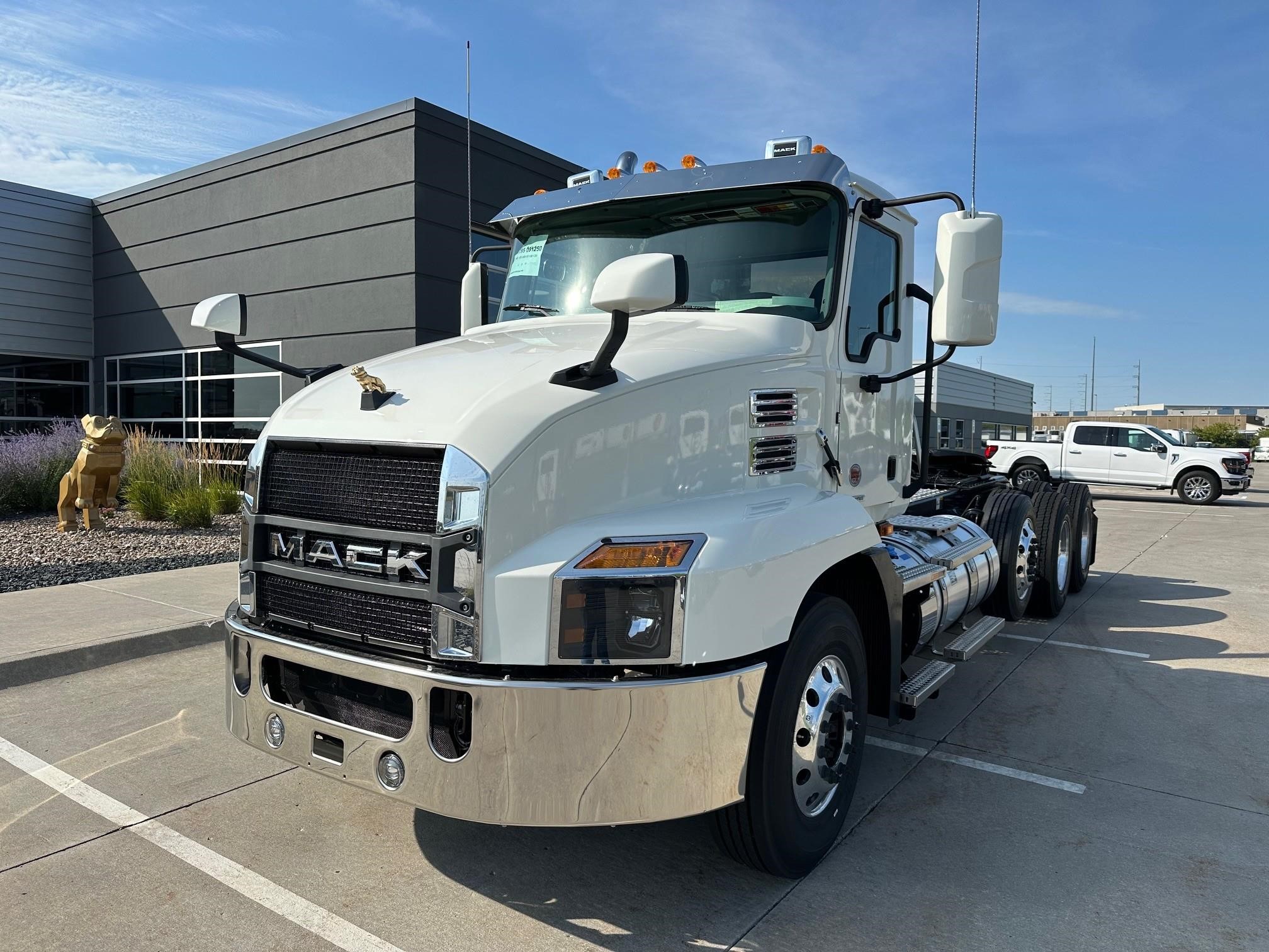 2026 MACK ANTHEM 84T - image 1 of 6