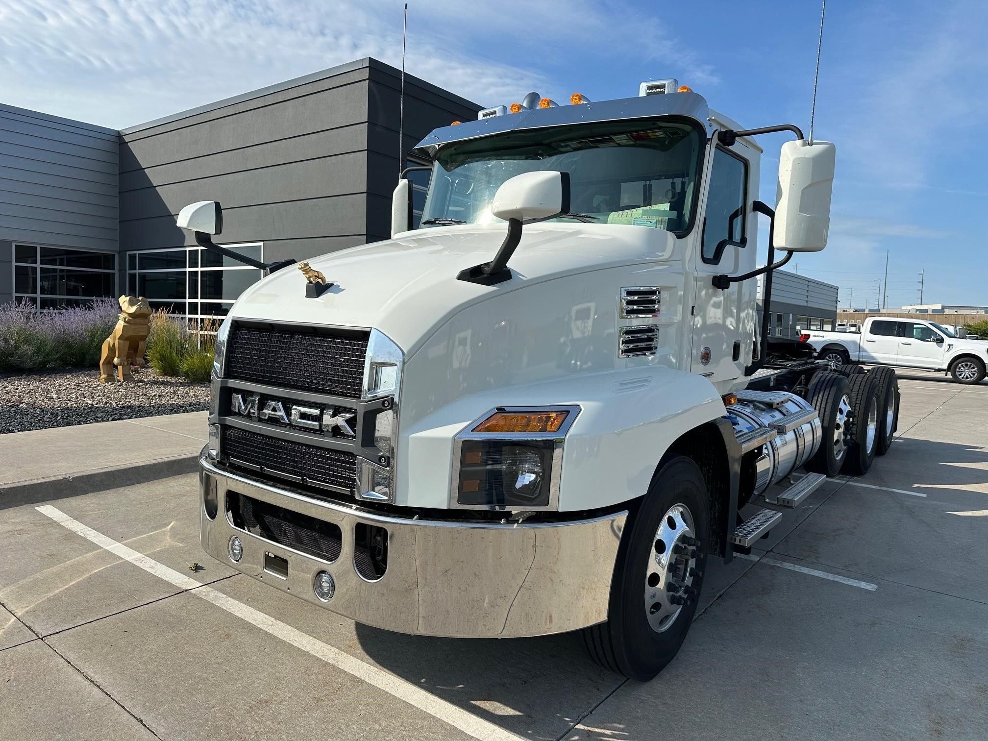 2026 MACK ANTHEM 84T - image 1 of 6