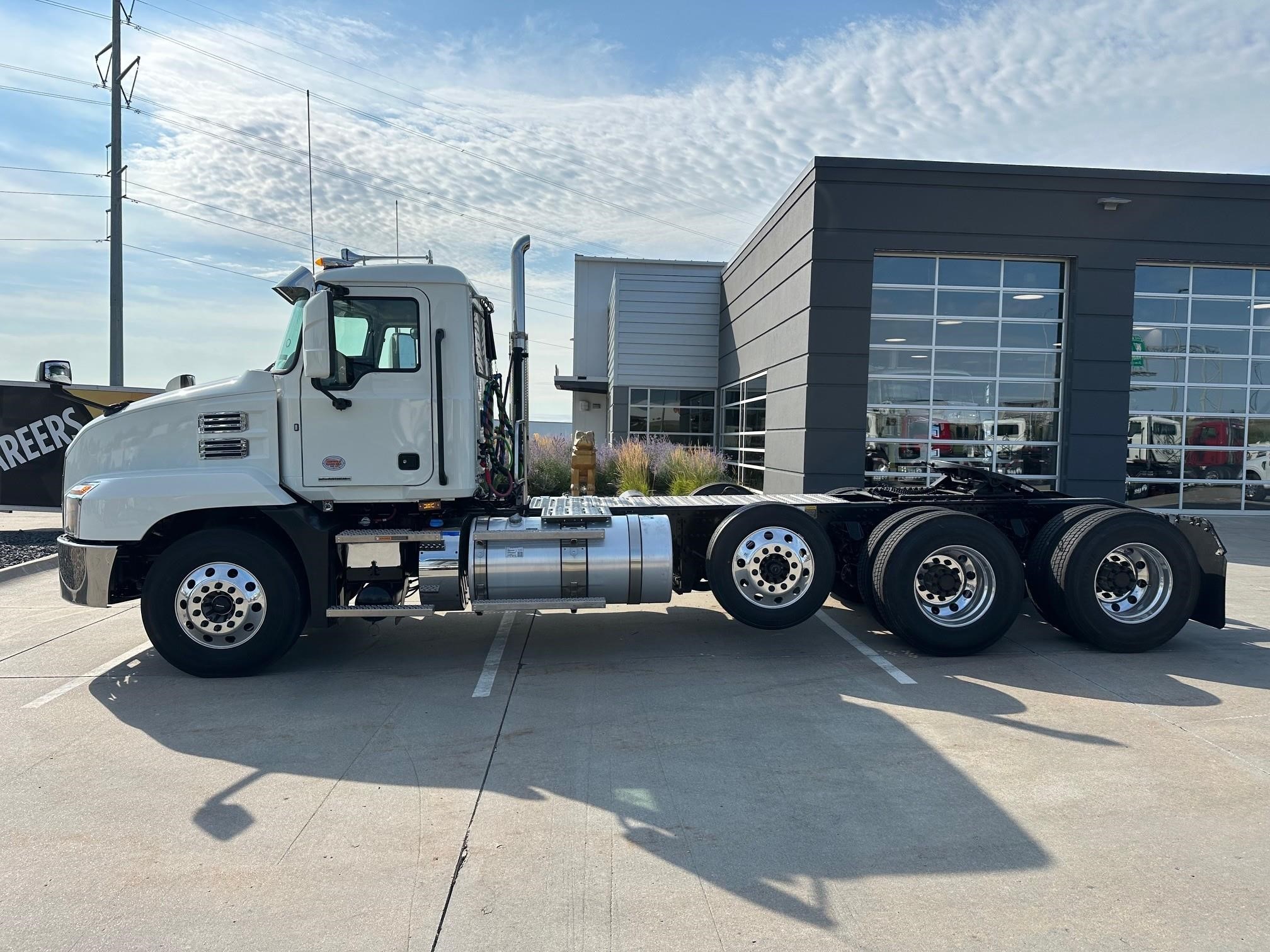 2026 MACK ANTHEM 84T - image 2 of 6