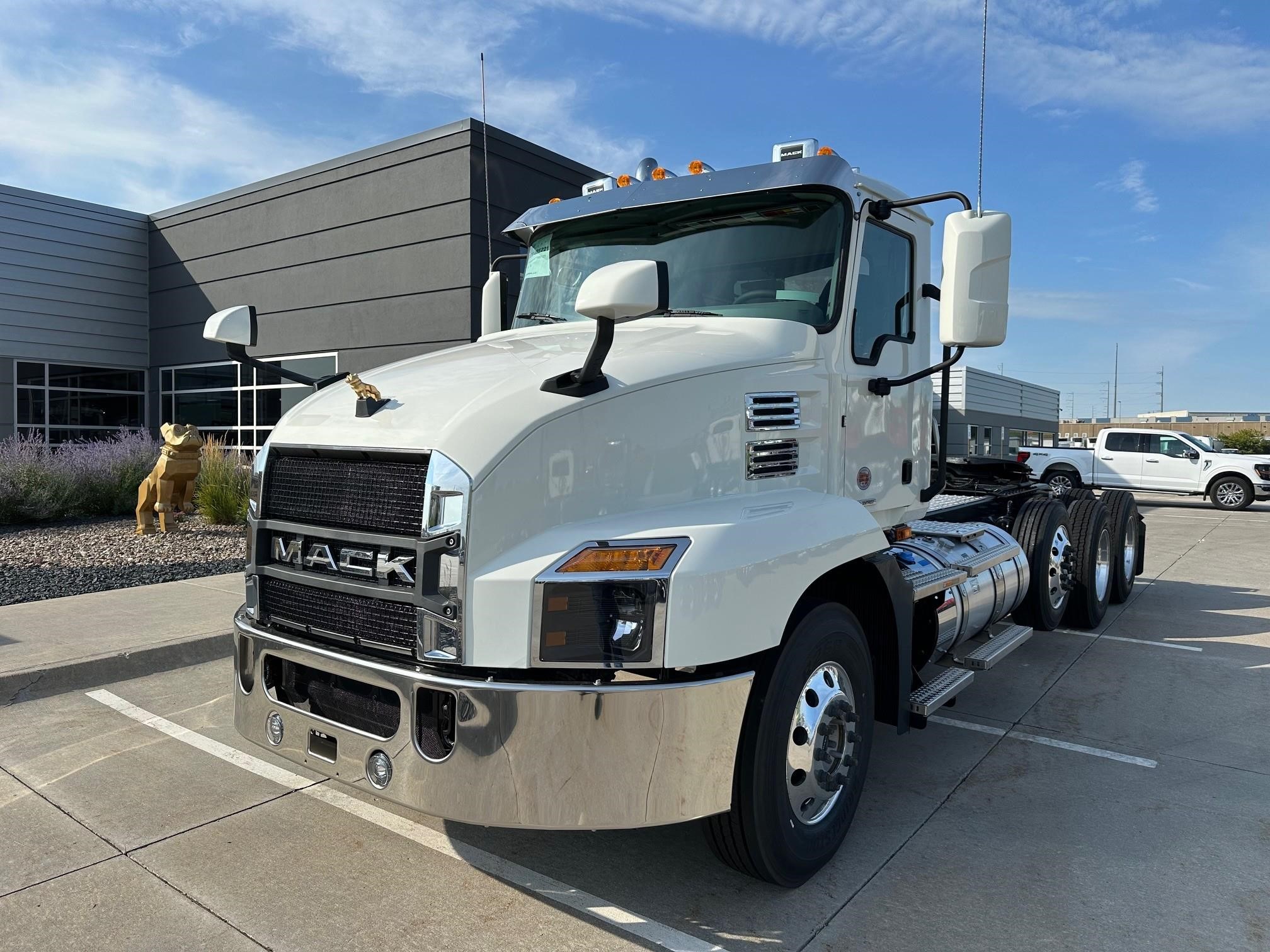 2026 MACK ANTHEM 84T - image 1 of 6