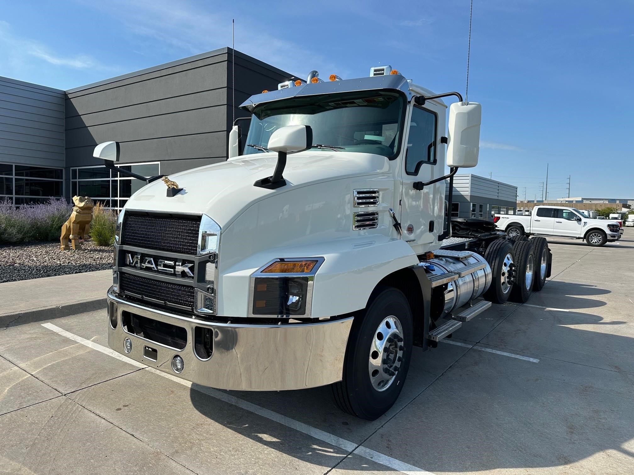 2026 MACK ANTHEM 84T - image 1 of 6