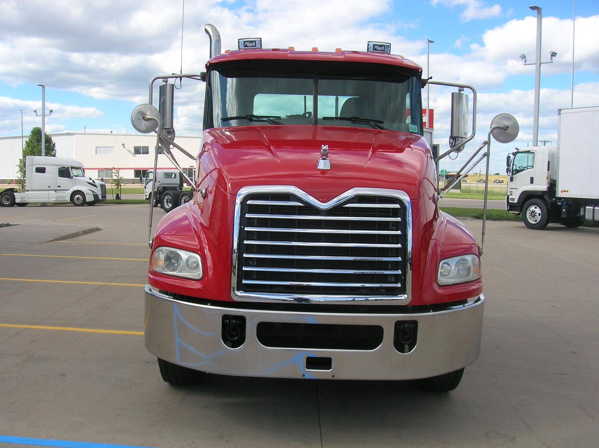 2018 MACK PINNACLE CXU613 - image 2 of 6