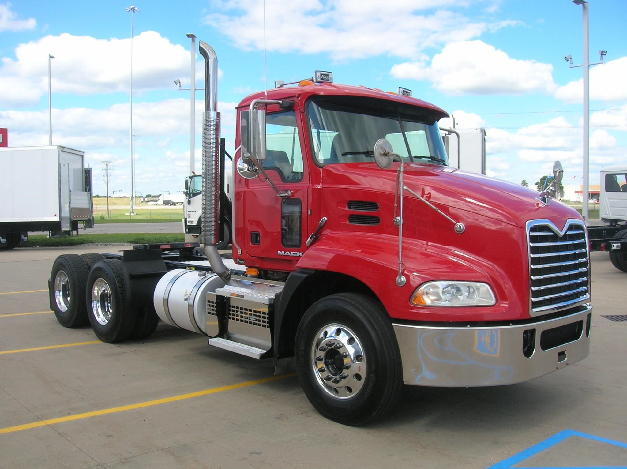 2018 MACK PINNACLE CXU613 - image 3 of 6