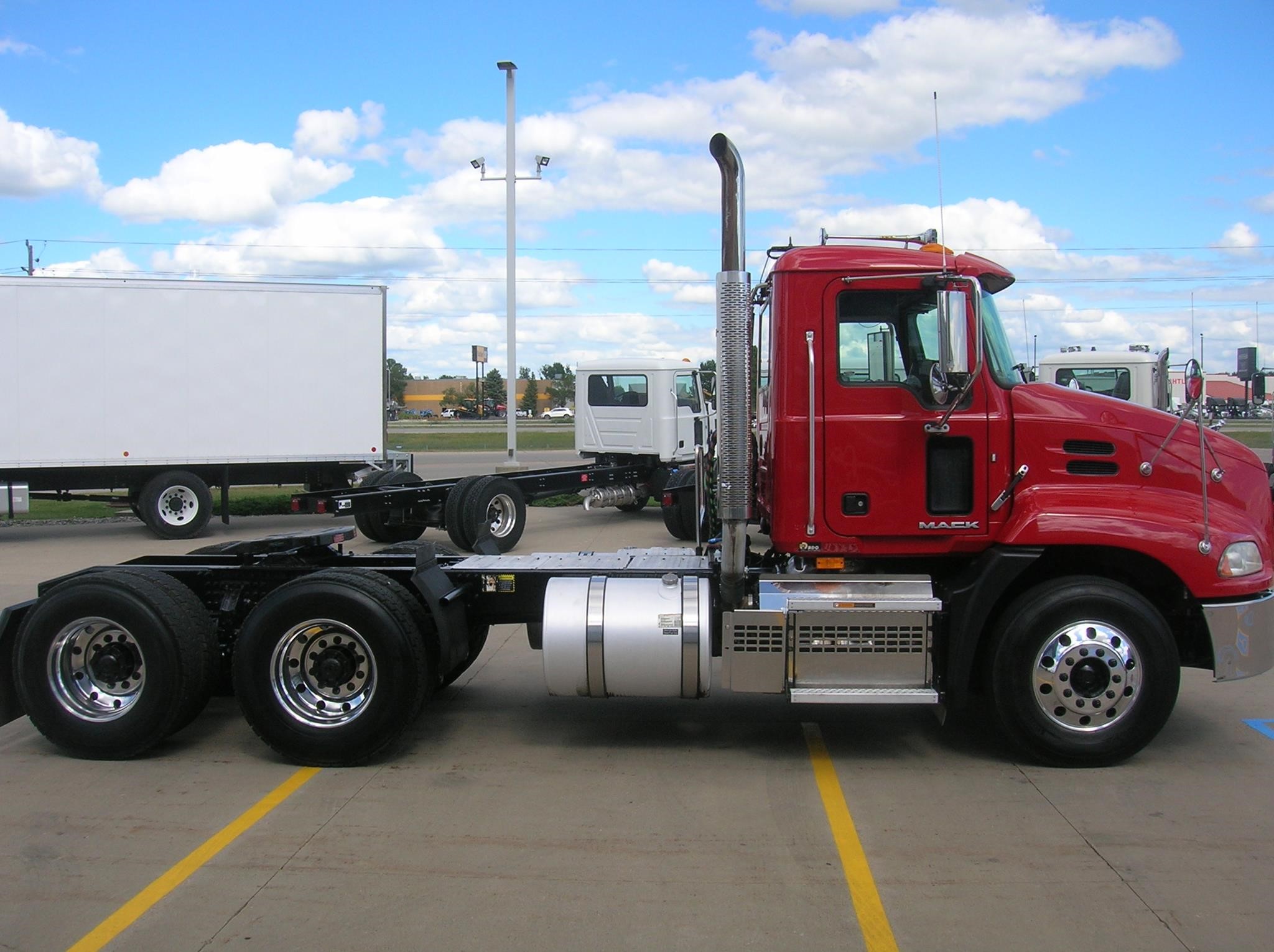 2018 MACK PINNACLE CXU613 - image 4 of 6