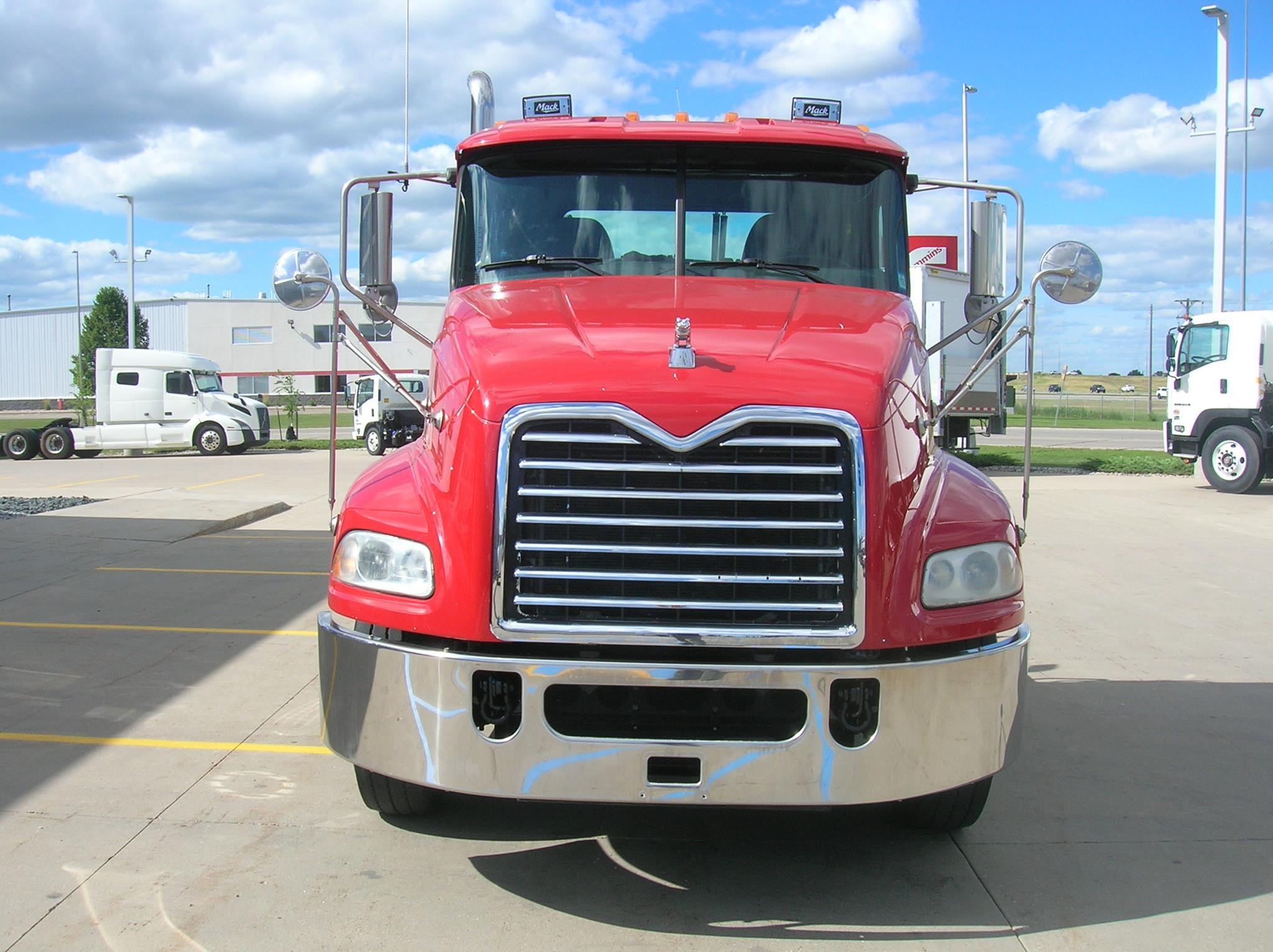 2018 MACK PINNACLE CXU613 - image 2 of 6